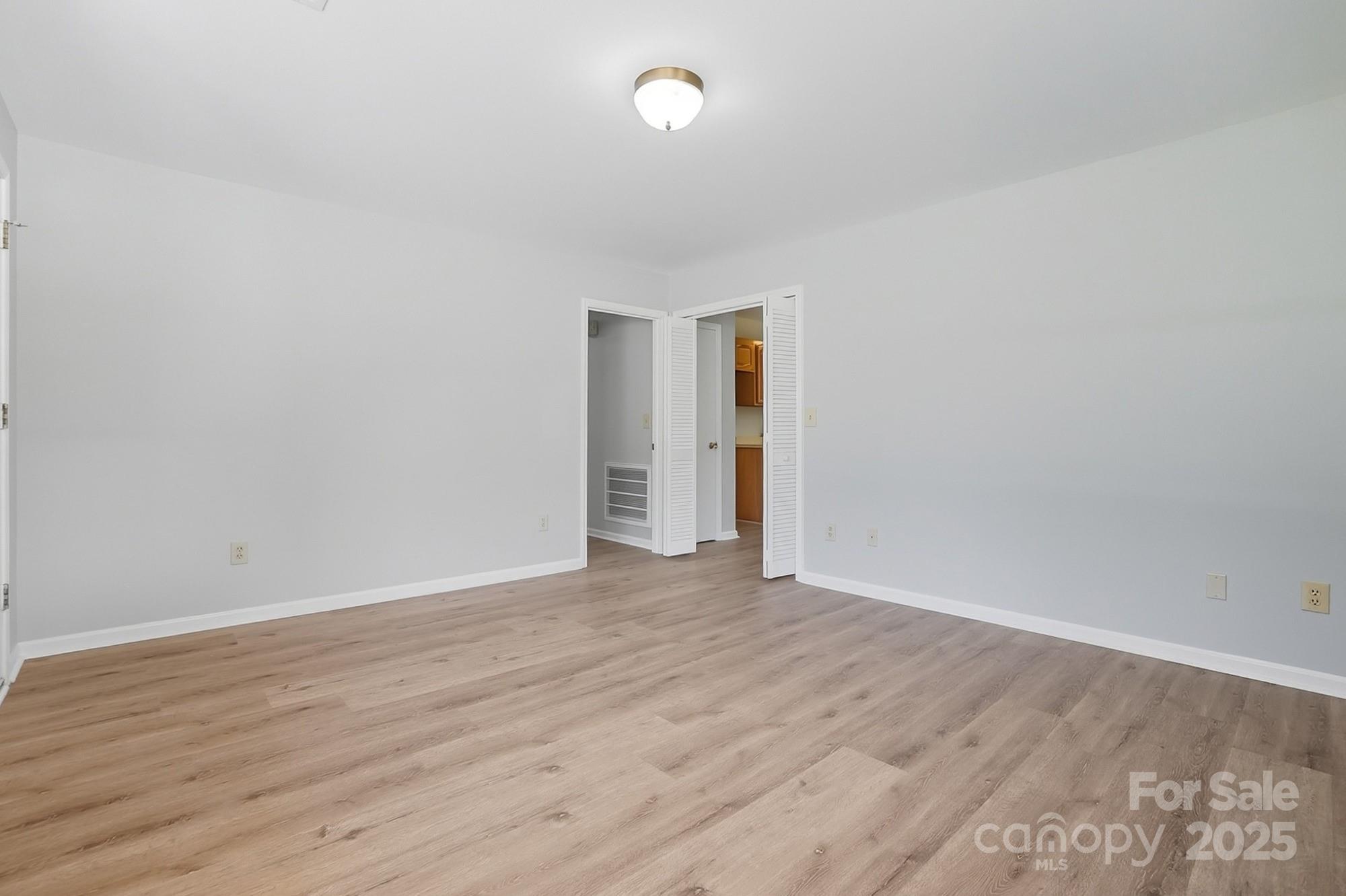 3230 W Innes Street Property Photo 13