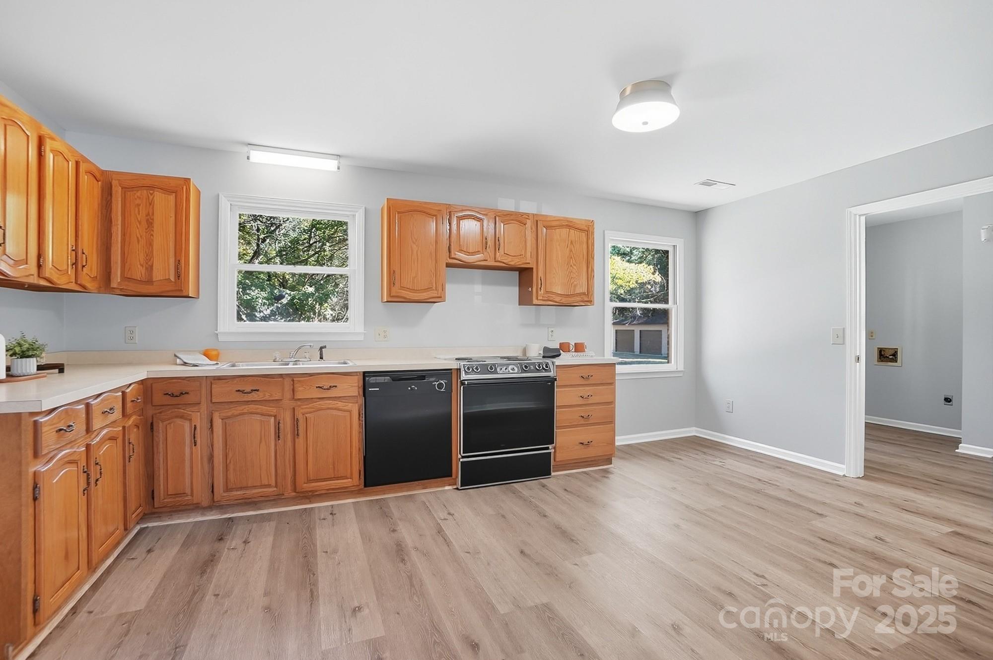 3230 W Innes Street Property Photo 16