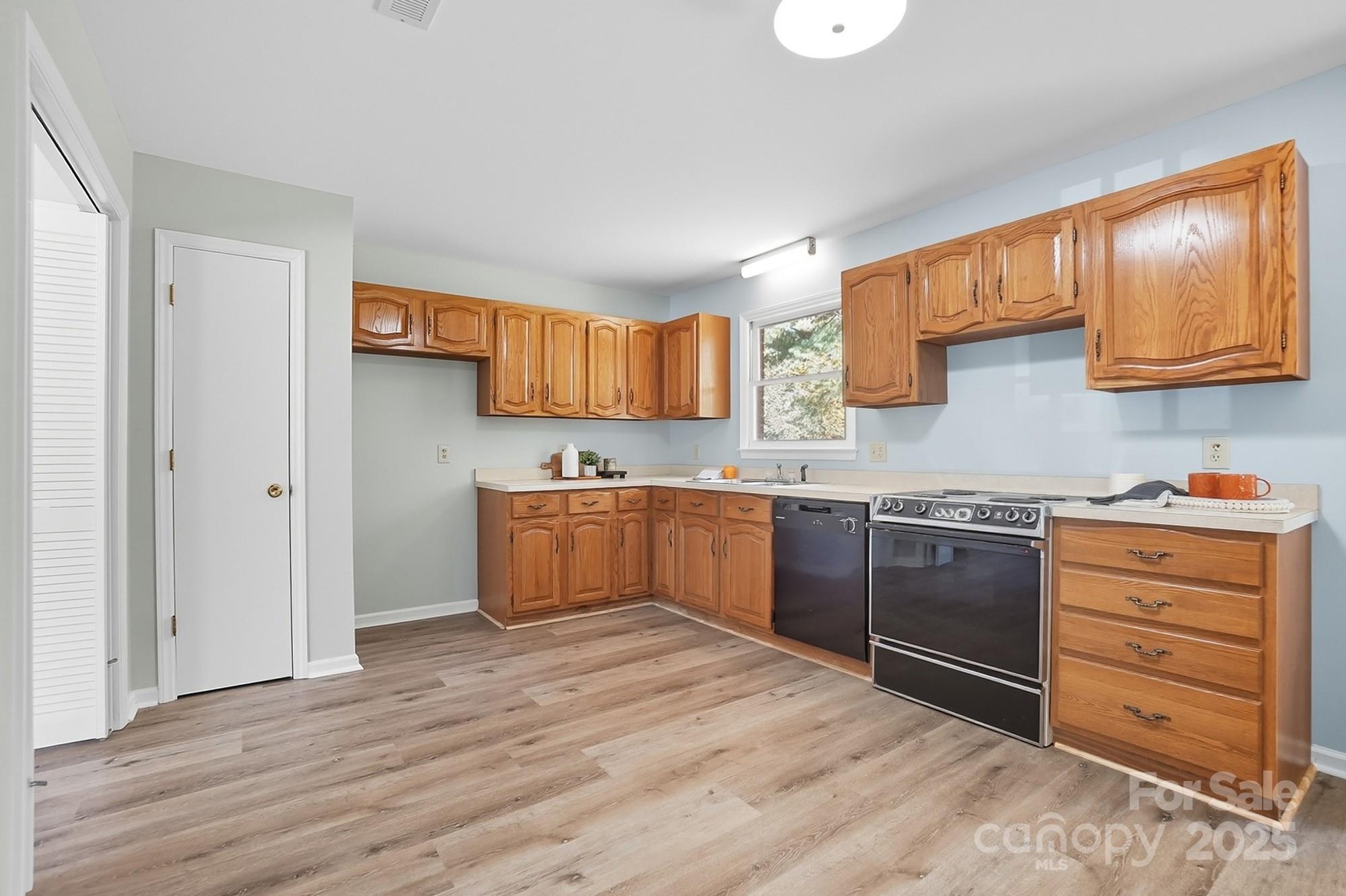 3230 W Innes Street Property Photo 17