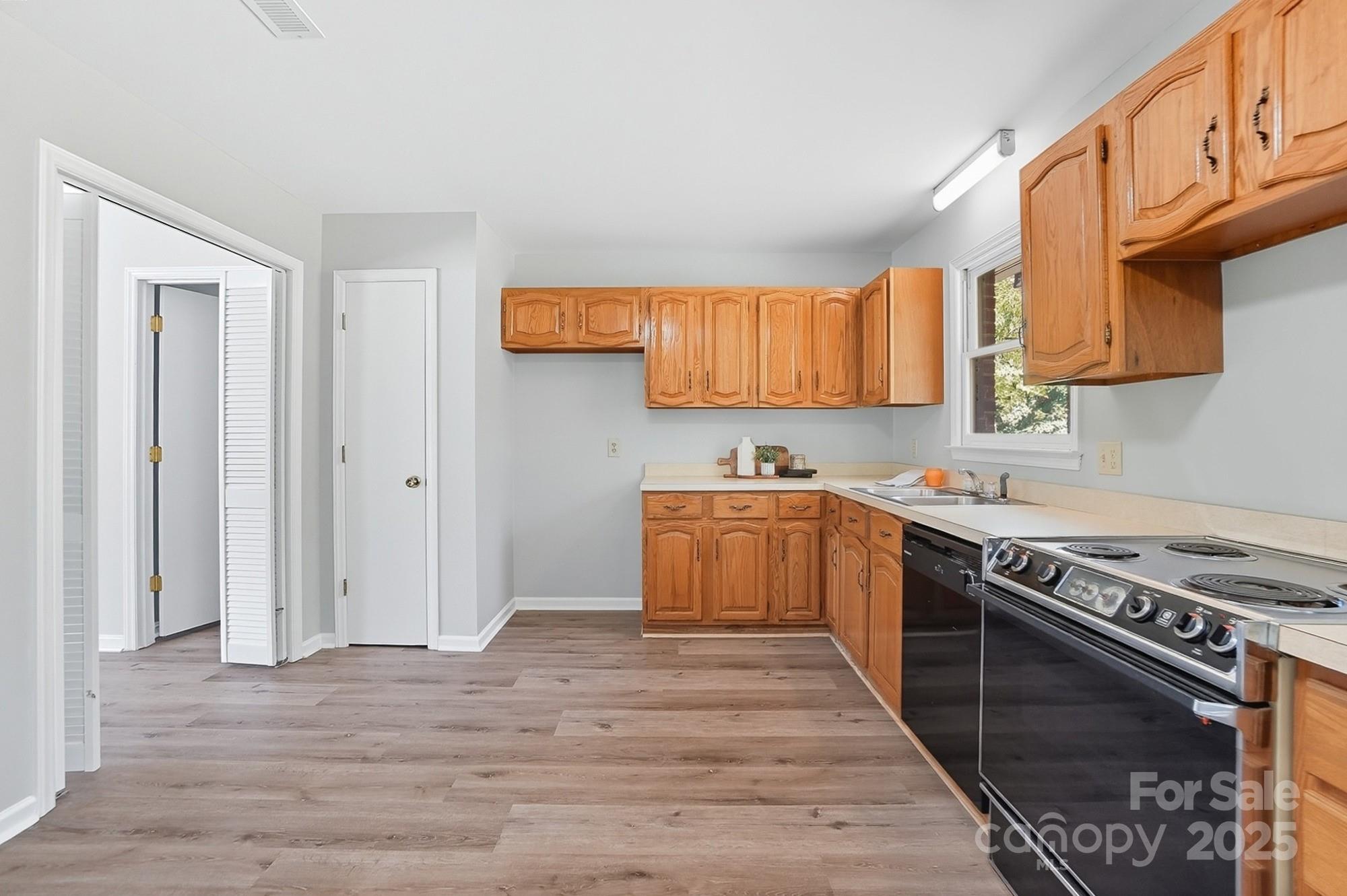 3230 W Innes Street Property Photo 18
