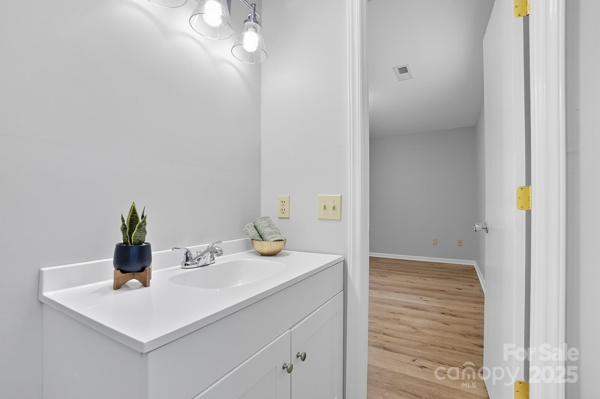 3230 W Innes Street Property Photo 28