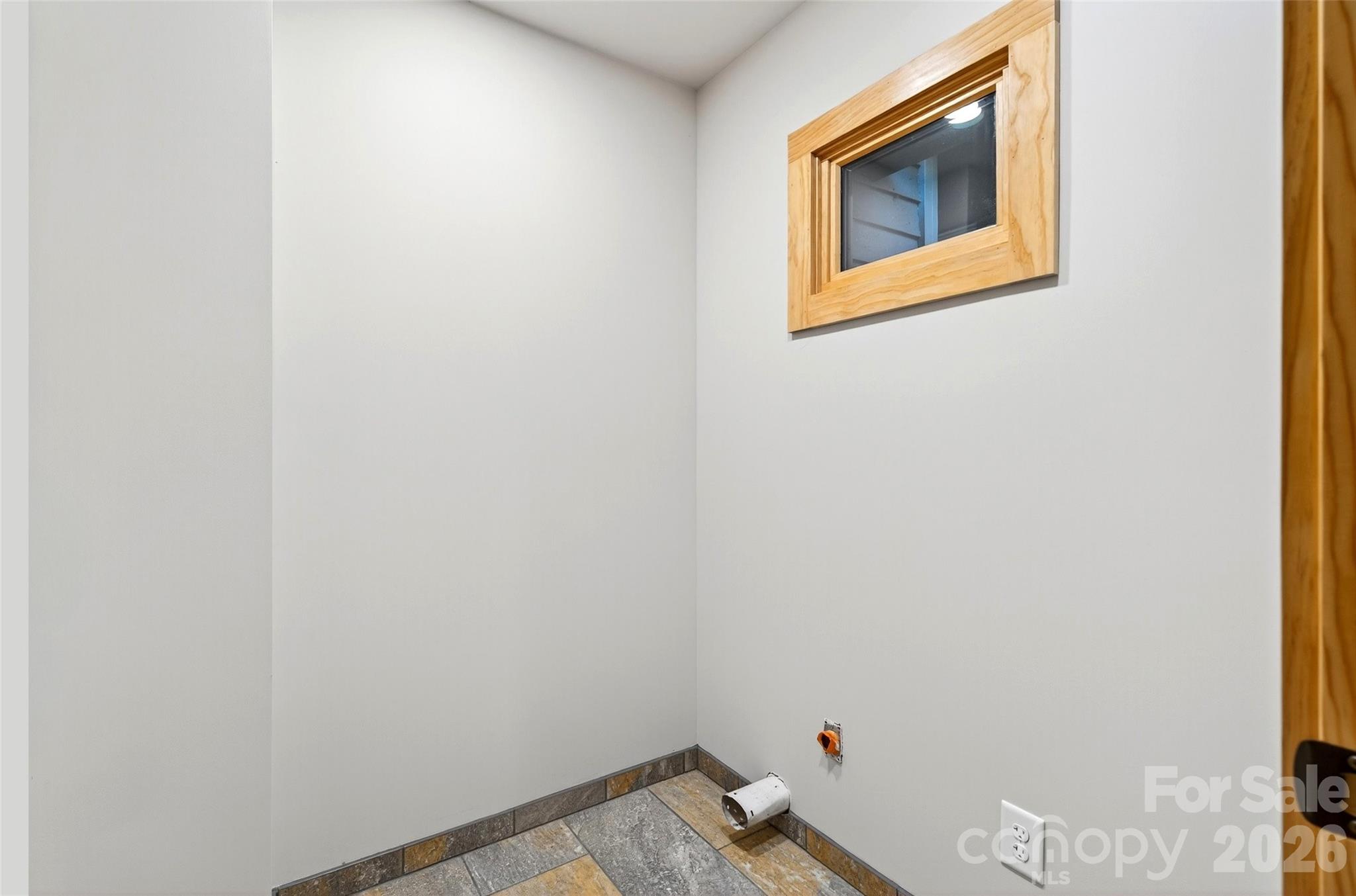 575 Croft Way Property Photo 17