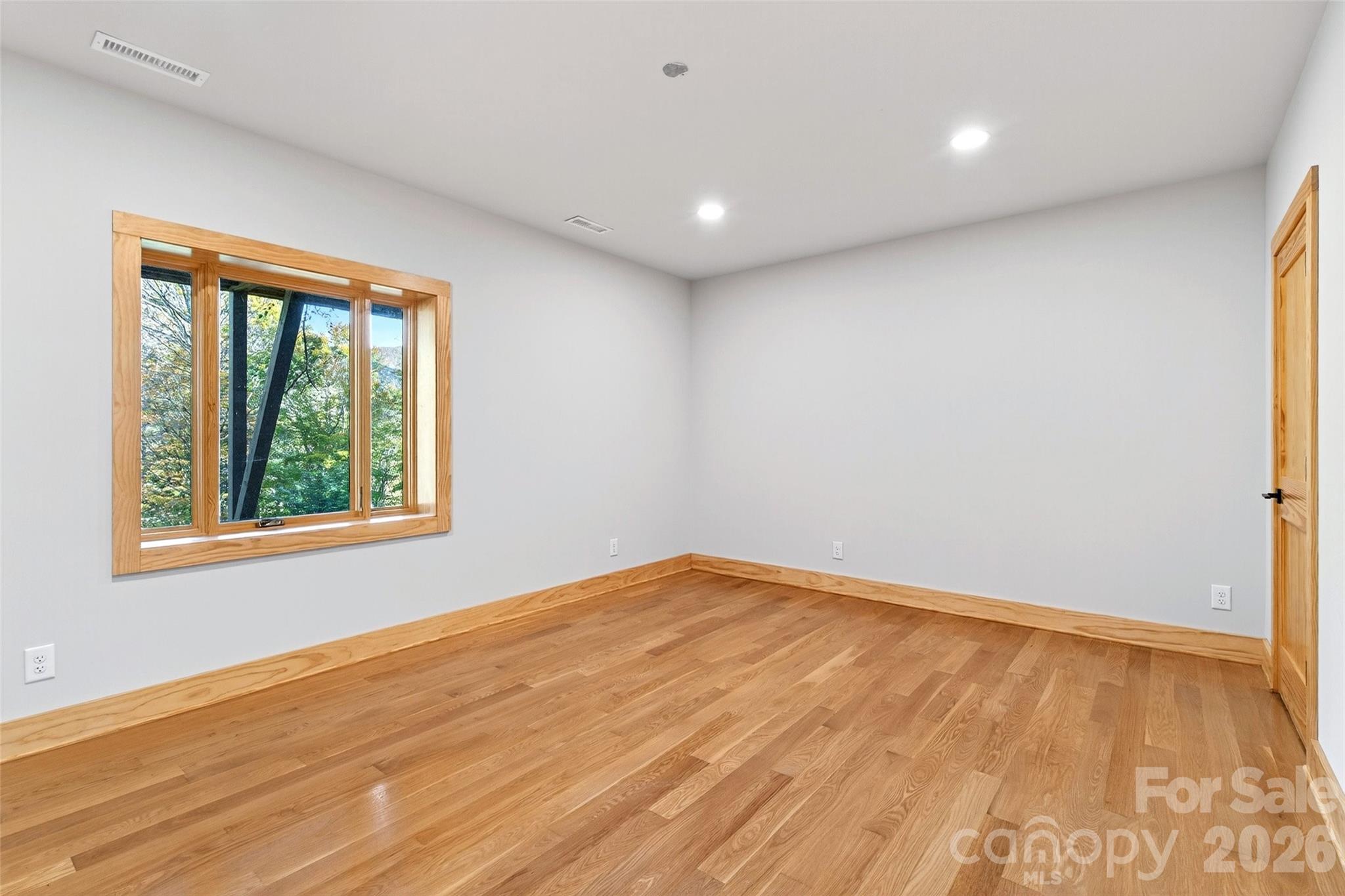 575 Croft Way Property Photo 30