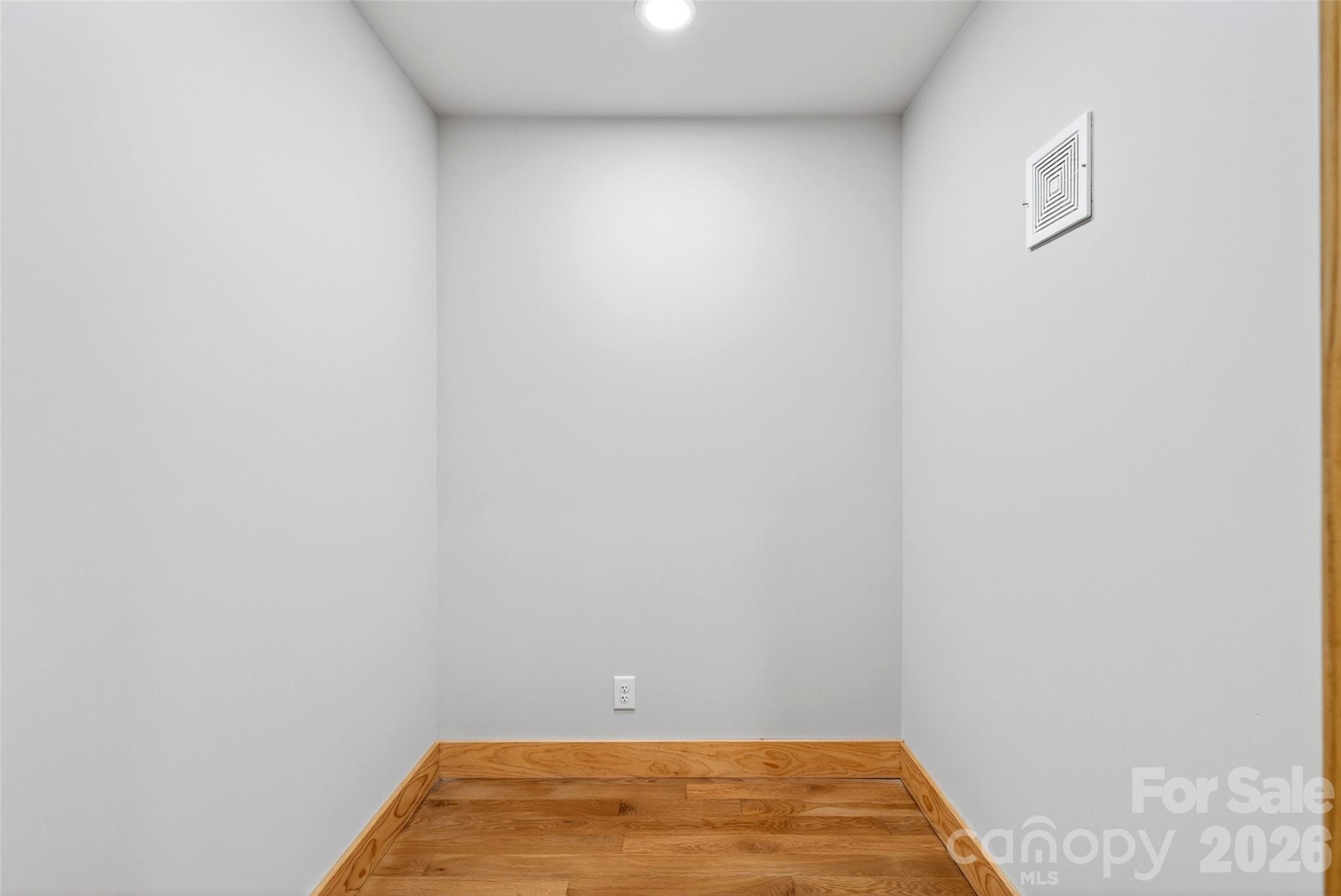 575 Croft Way Property Photo 33