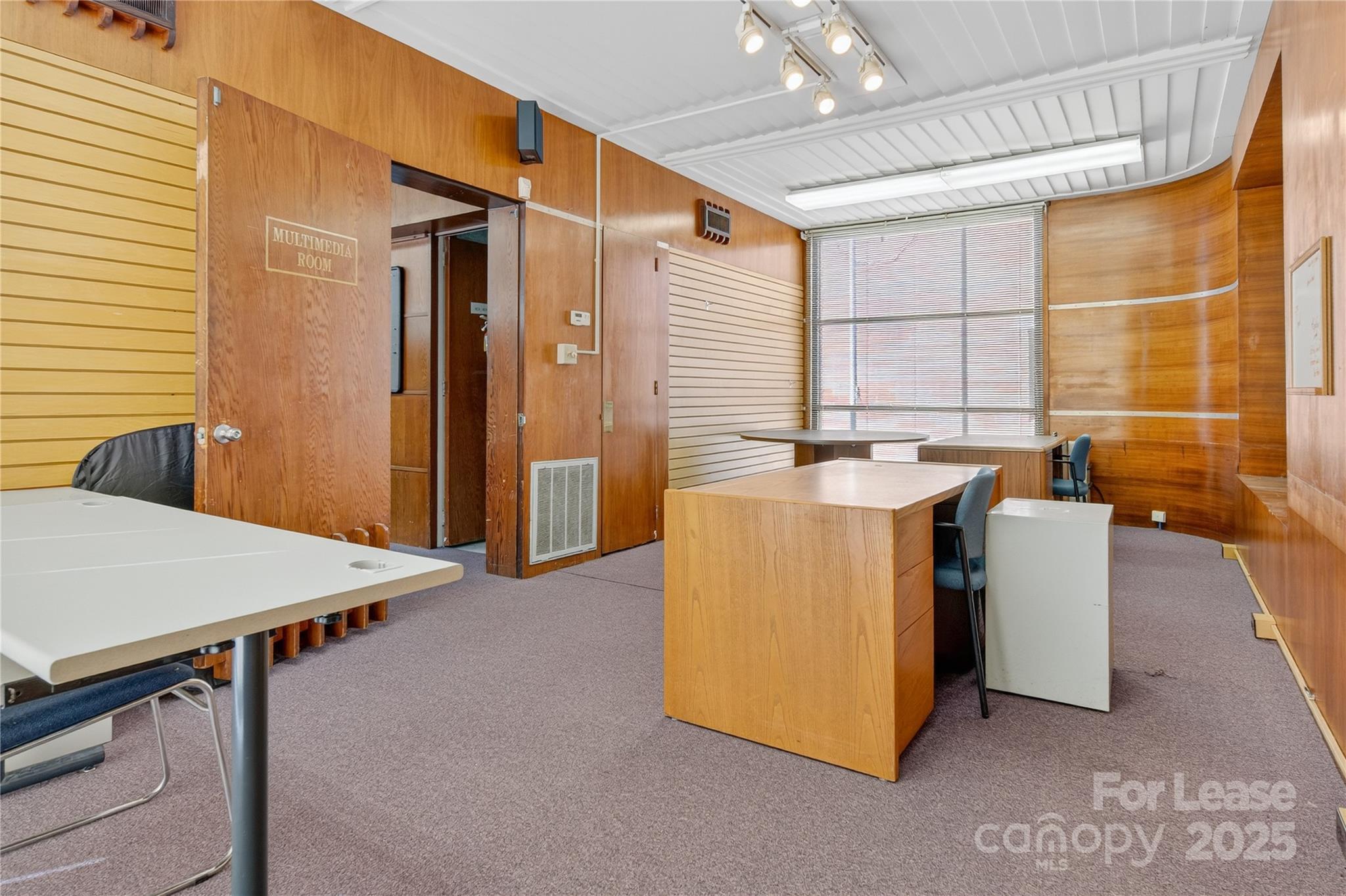 1515 Newton Drive Property Photo 9