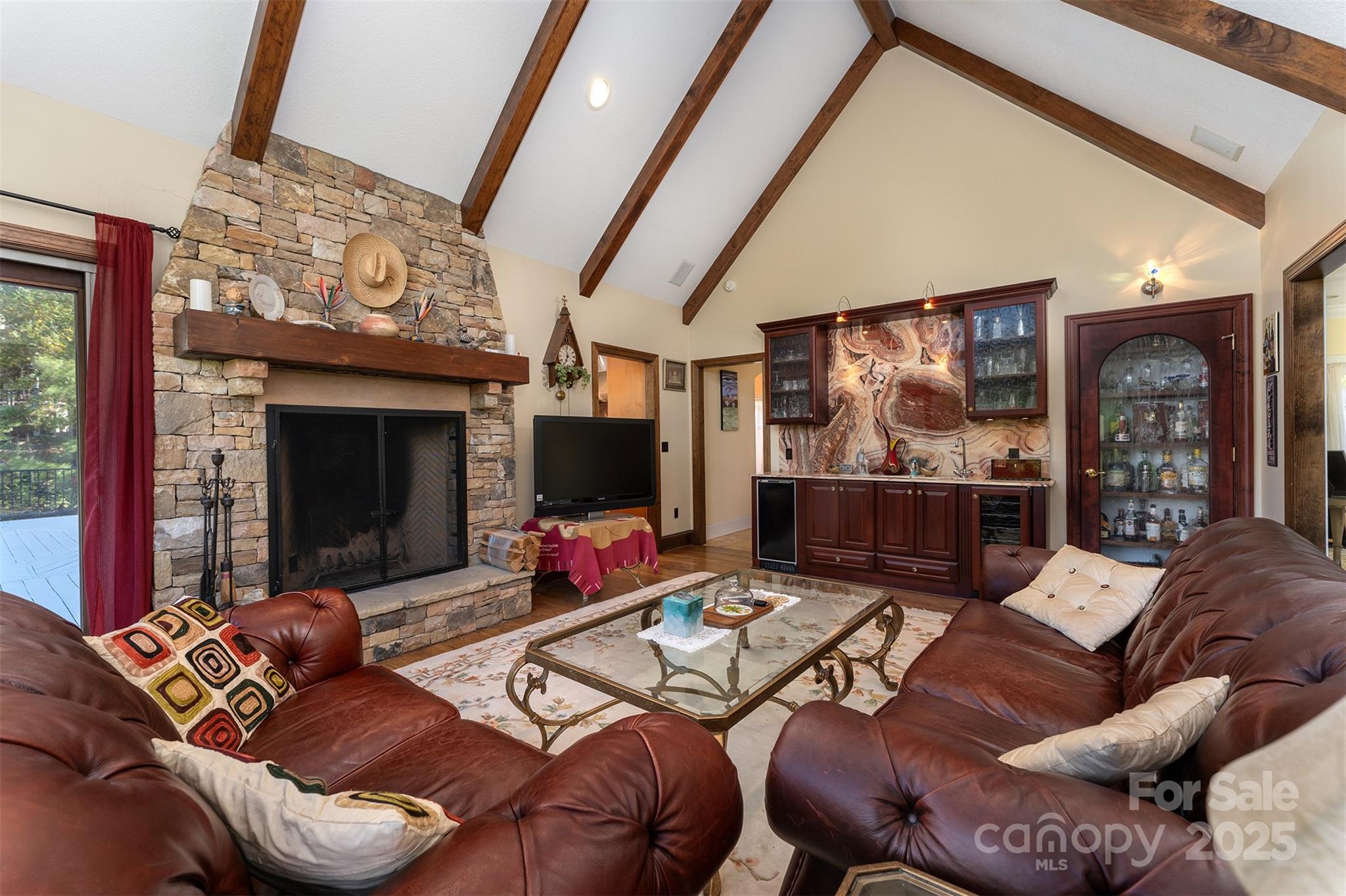 345 Hawks Nest Trail Property Photo 5