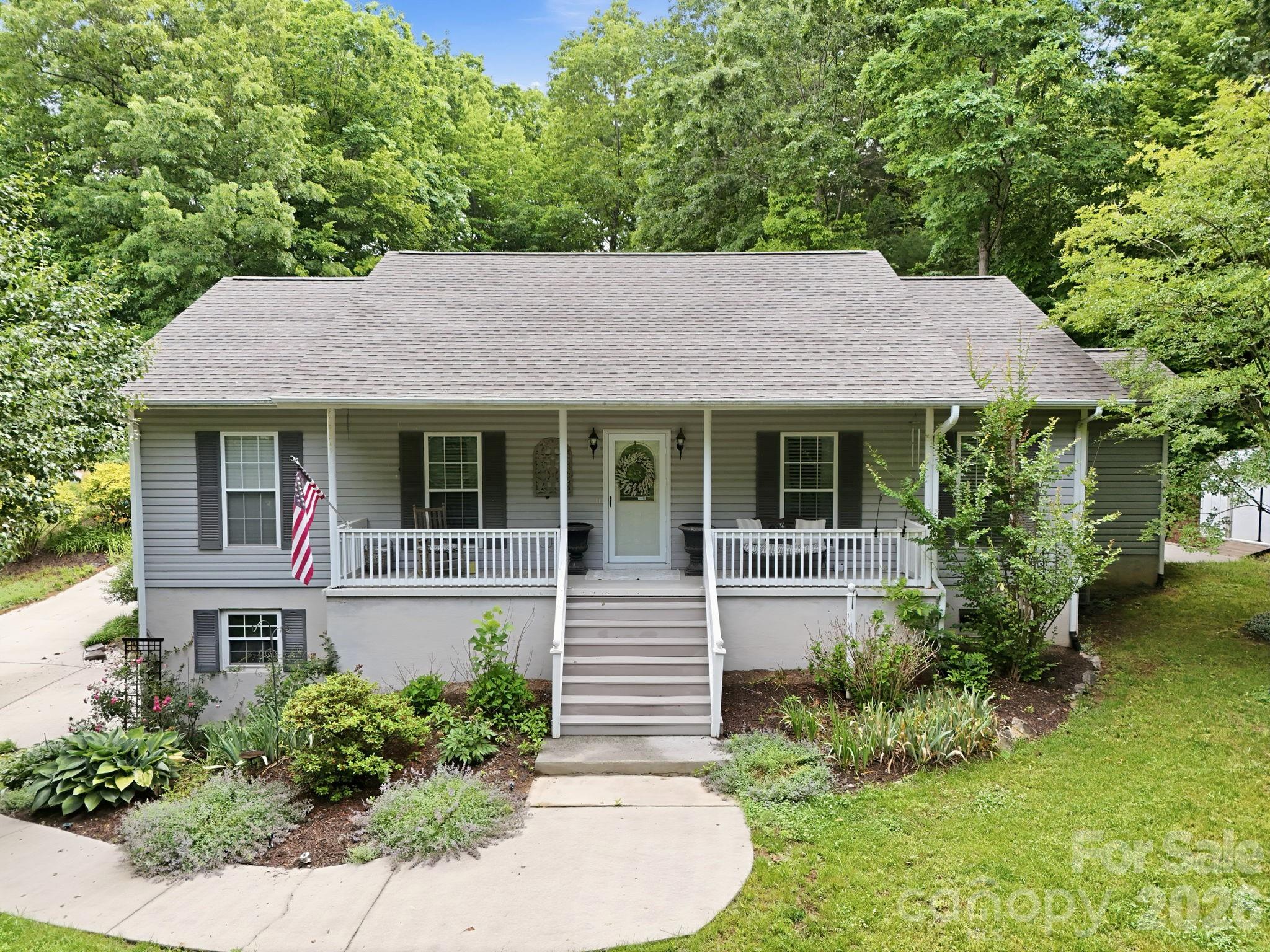124 Lytle Cove Road Property Photo 1