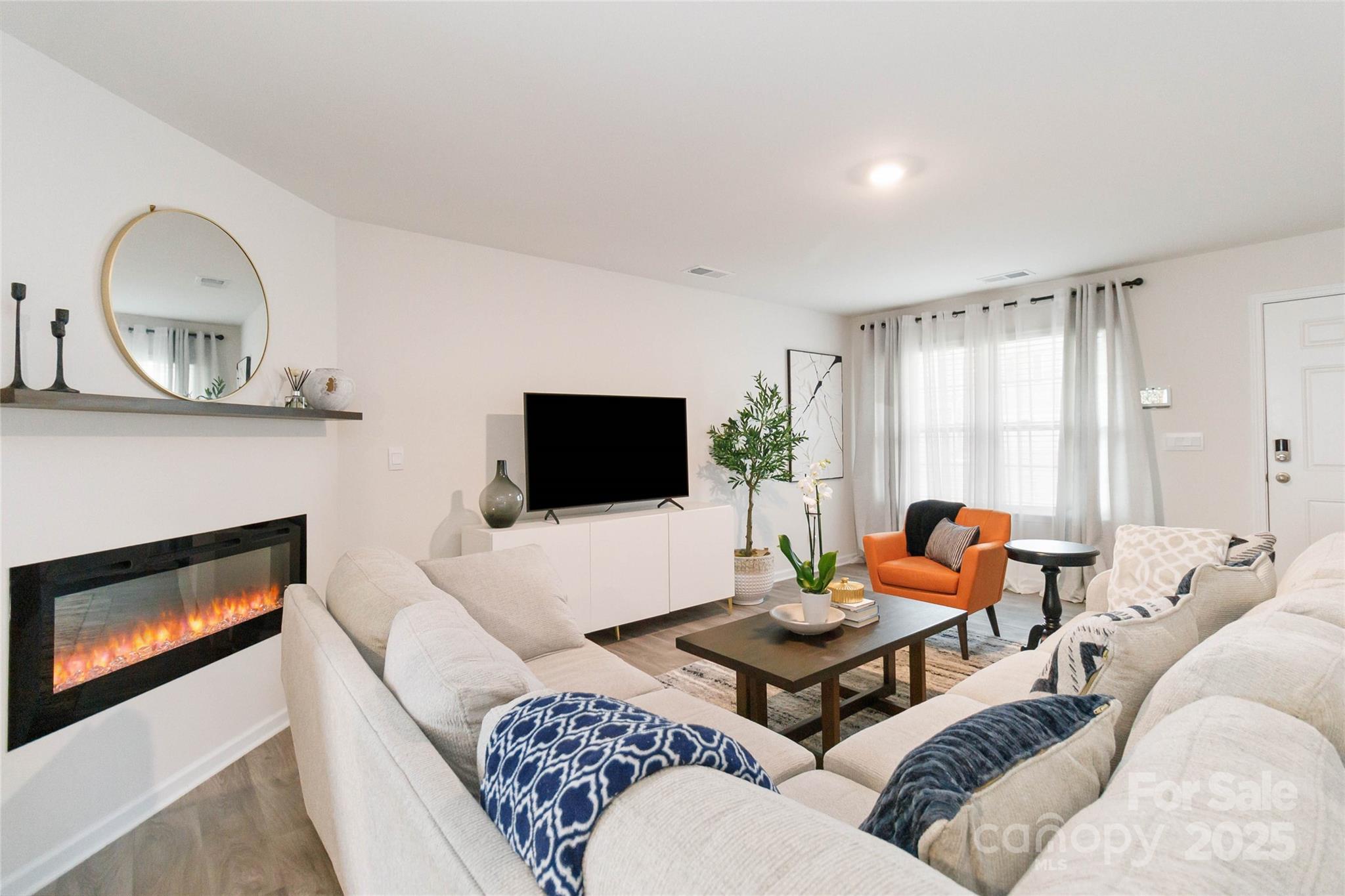 2147 Eastway Drive Property Photo 4