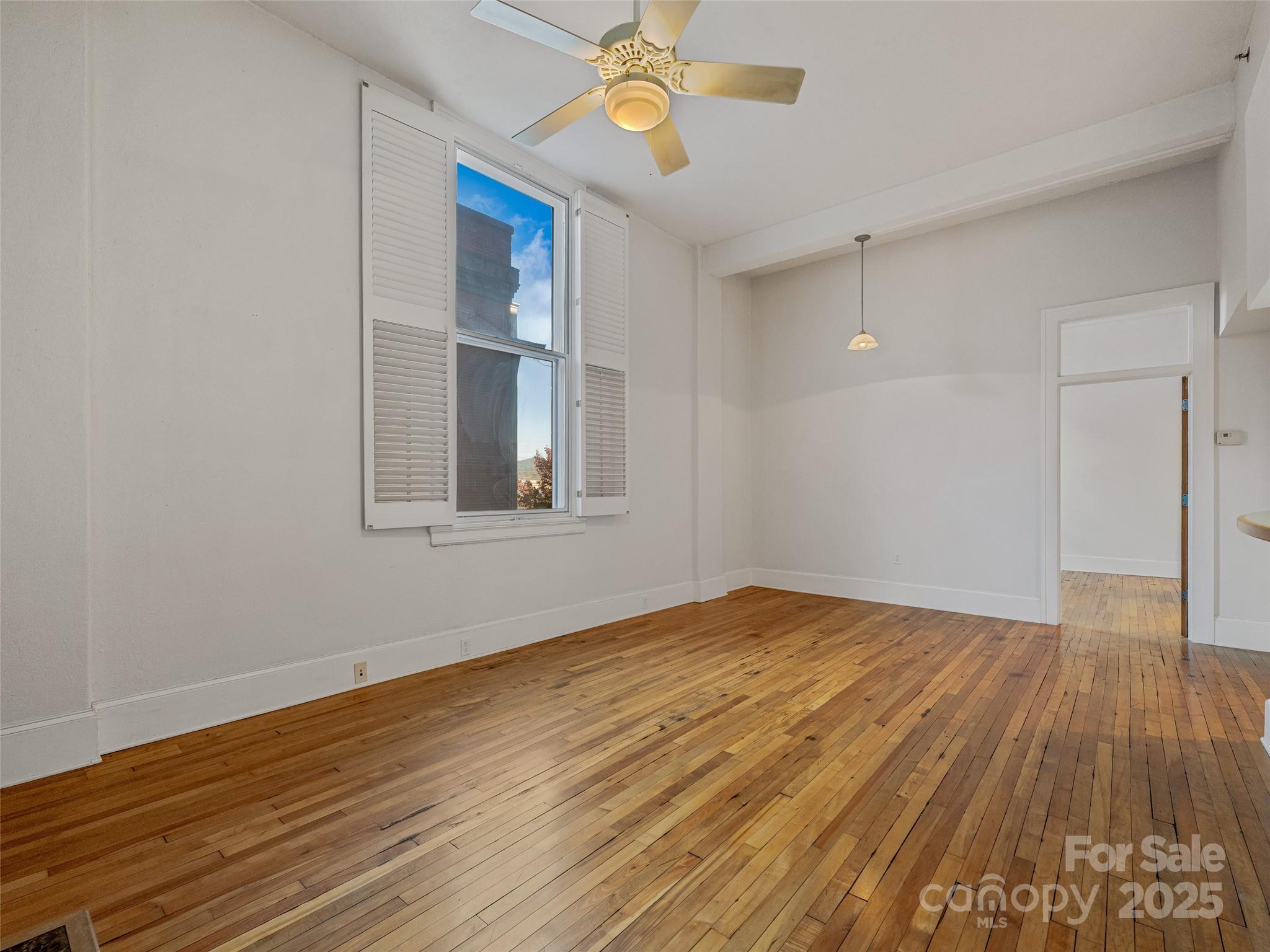 84 W Walnut Street 303 Property Photo 7