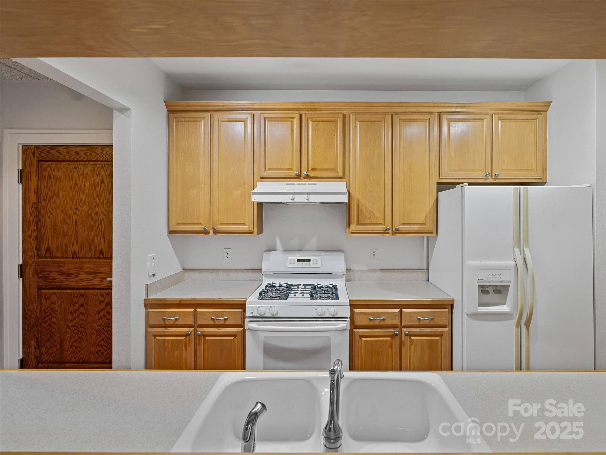 84 W Walnut Street 303 Property Photo 9
