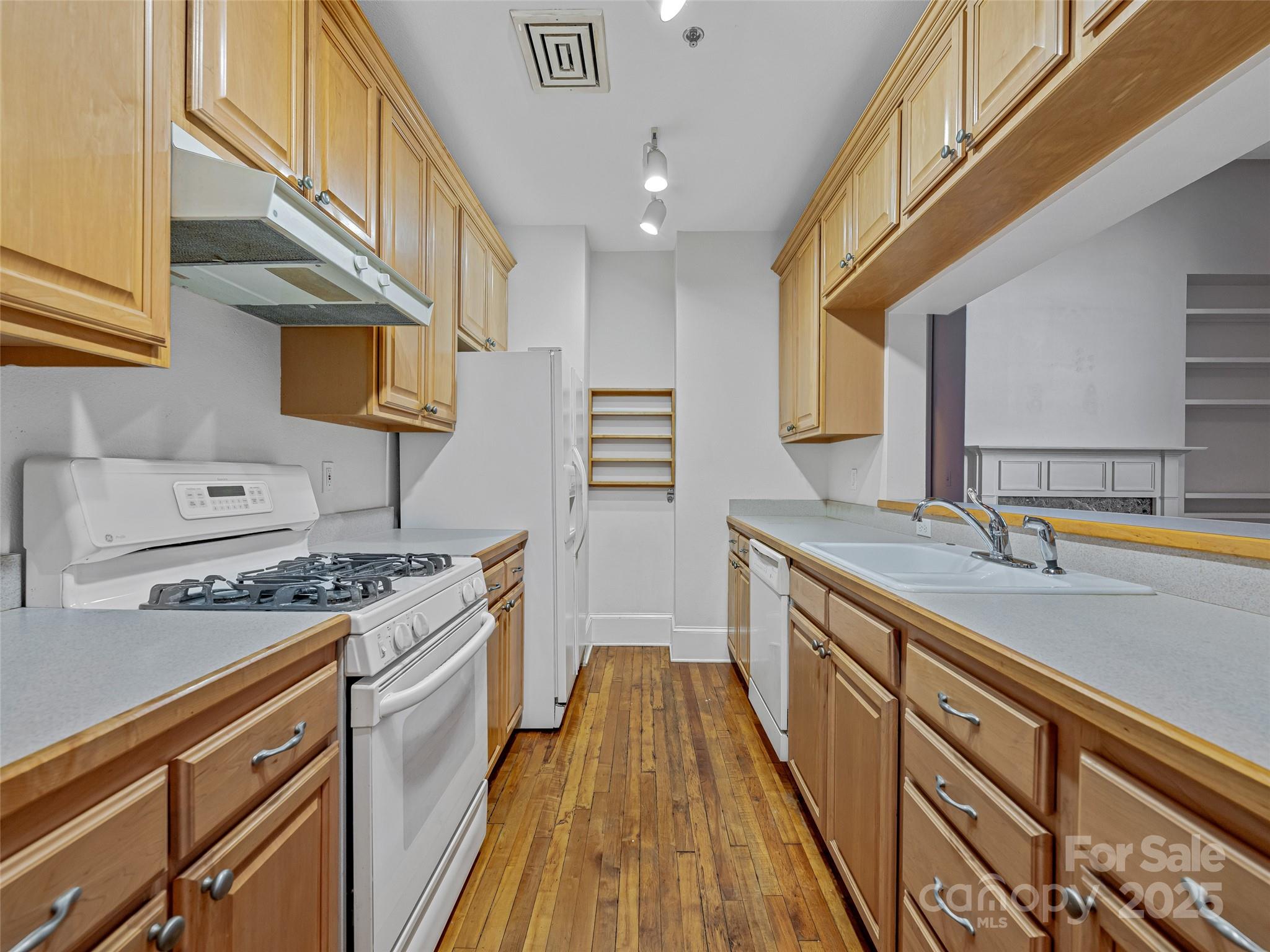 84 W Walnut Street 303 Property Photo 10