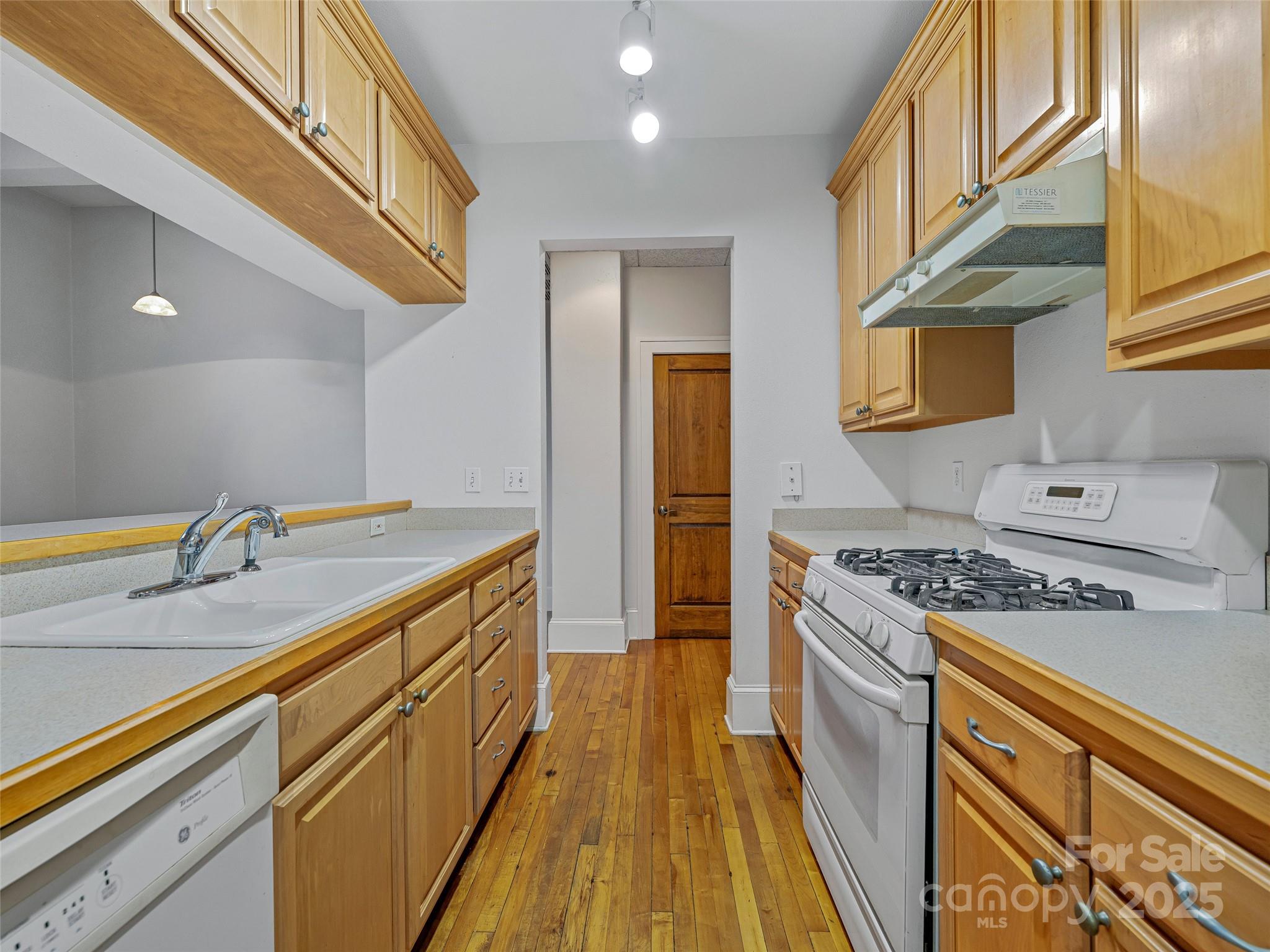84 W Walnut Street 303 Property Photo 11