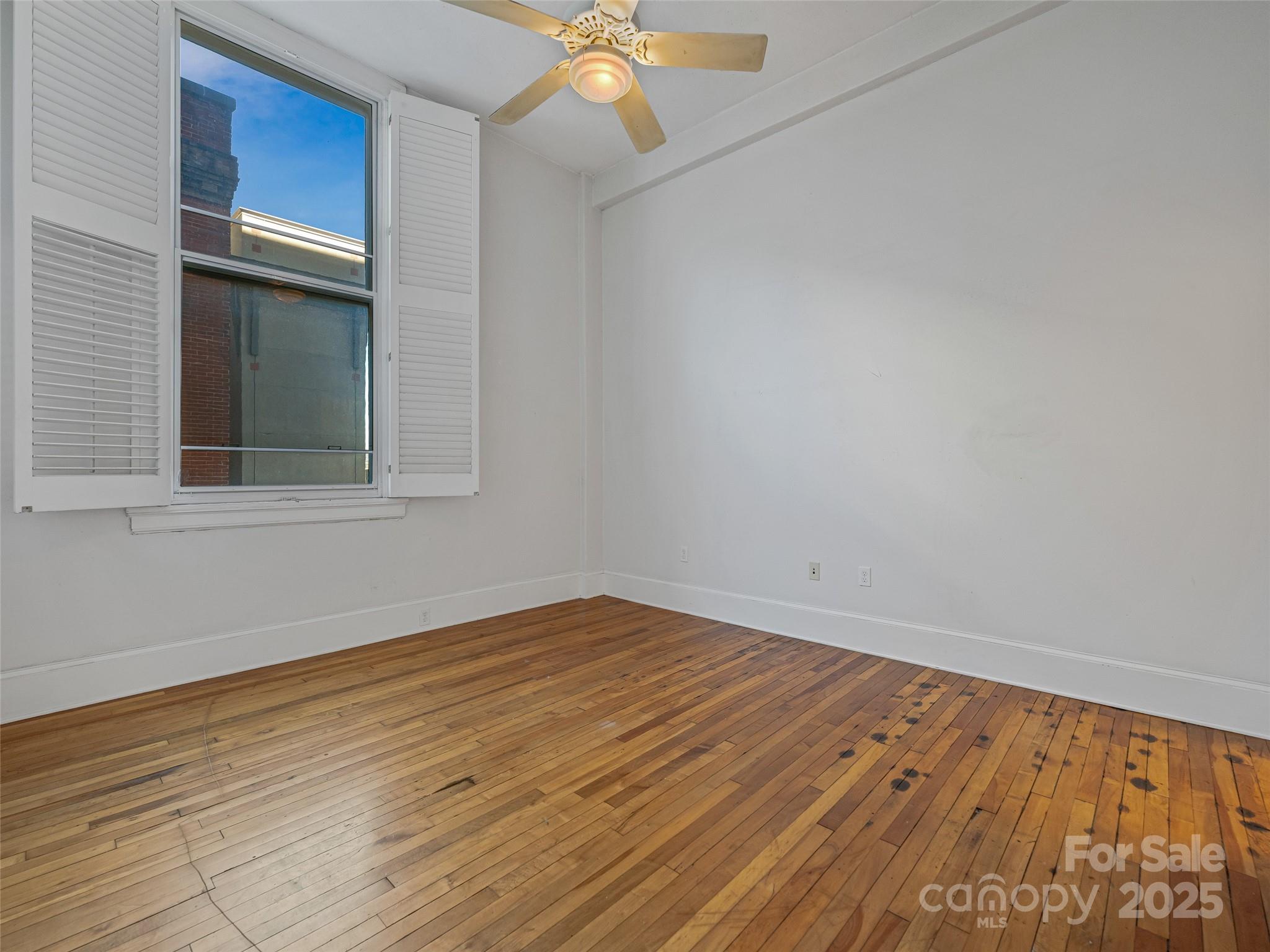 84 W Walnut Street 303 Property Photo 12