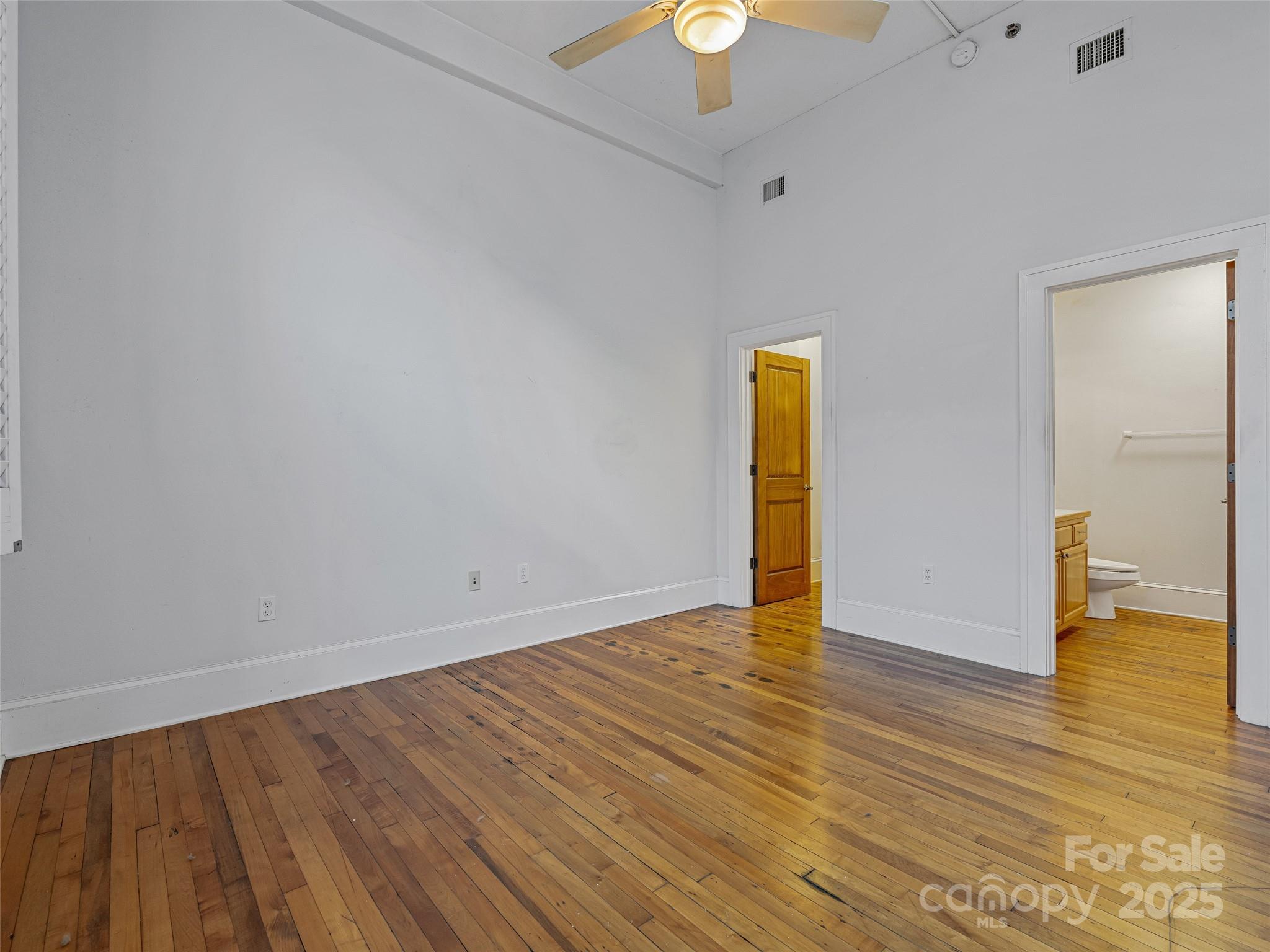 84 W Walnut Street 303 Property Photo 14