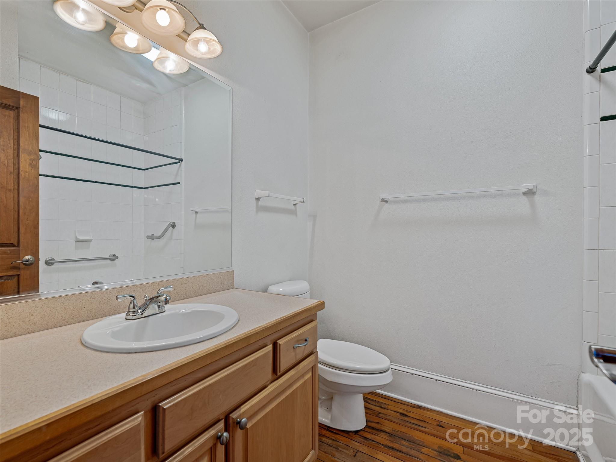 84 W Walnut Street 303 Property Photo 15
