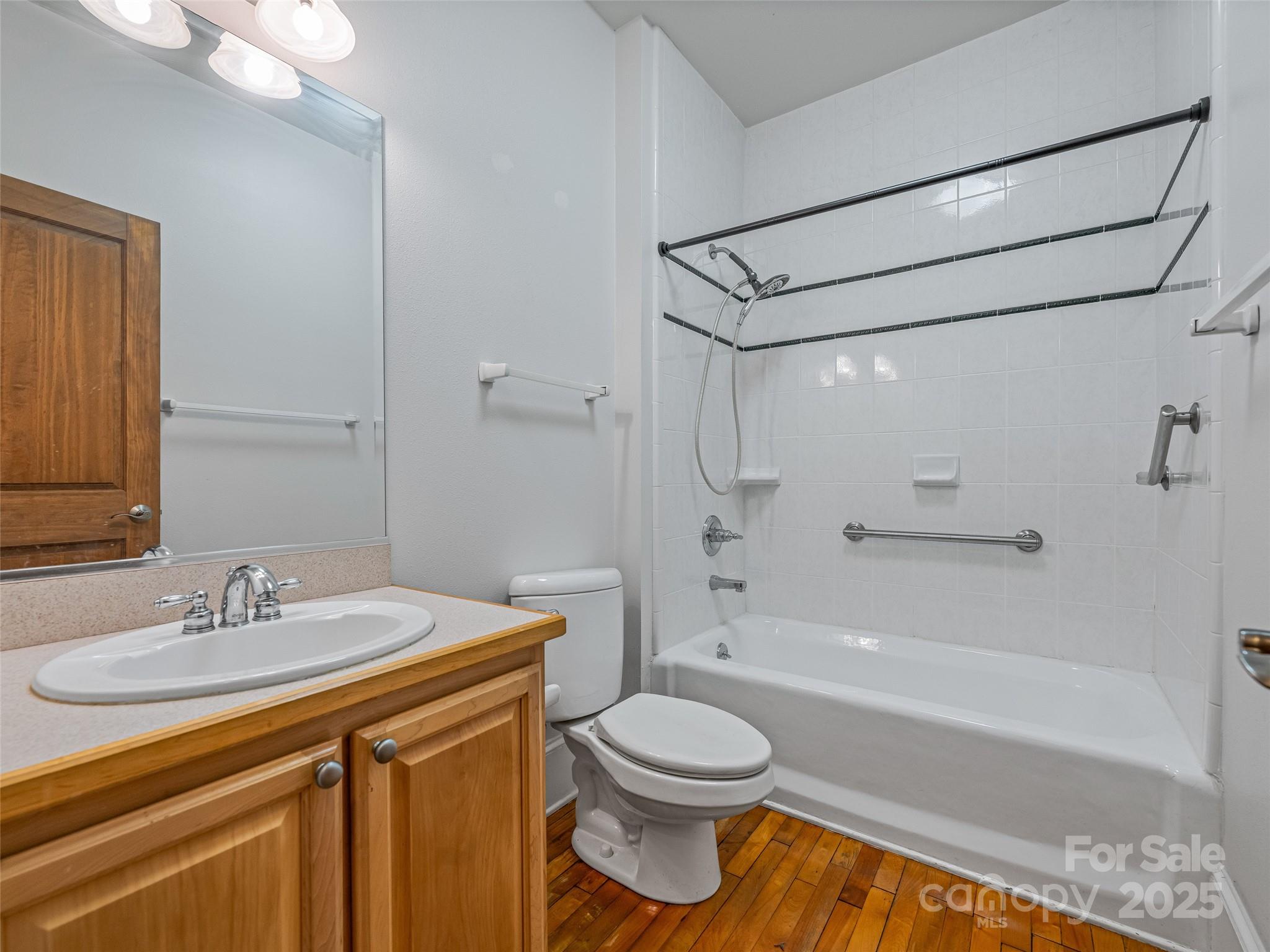 84 W Walnut Street 303 Property Photo 20