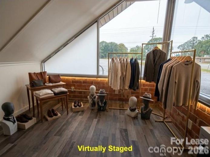 2906 Springs Road Property Photo 8