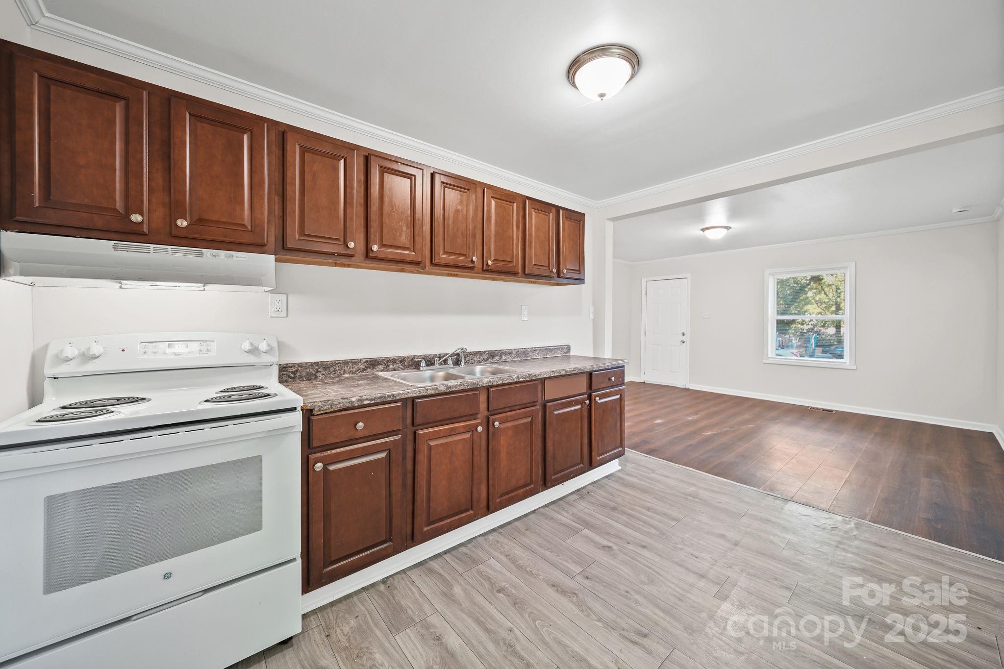 1426 Beechwood Drive Property Photo 4