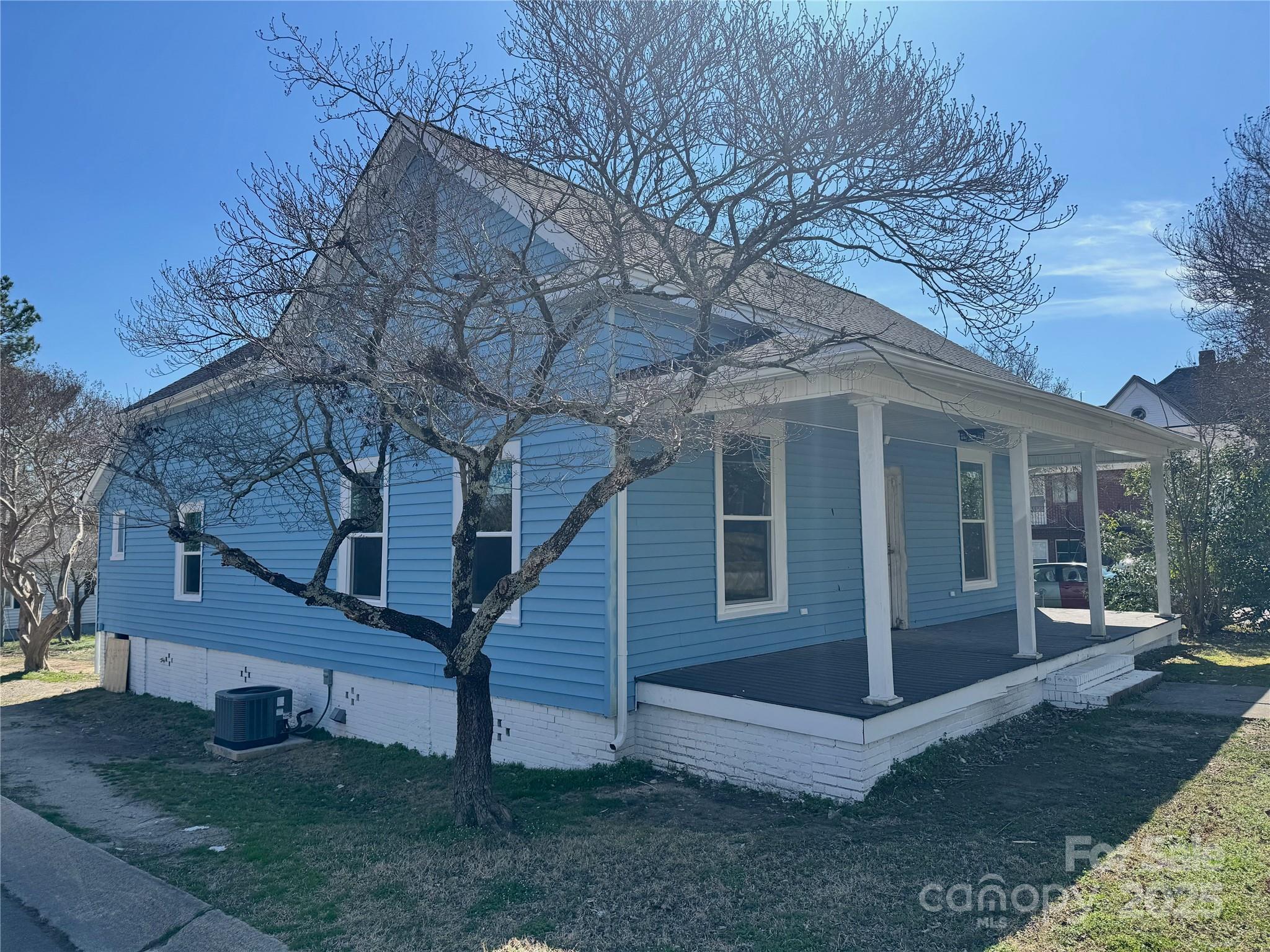 113 Saluda Street Property Photo 1