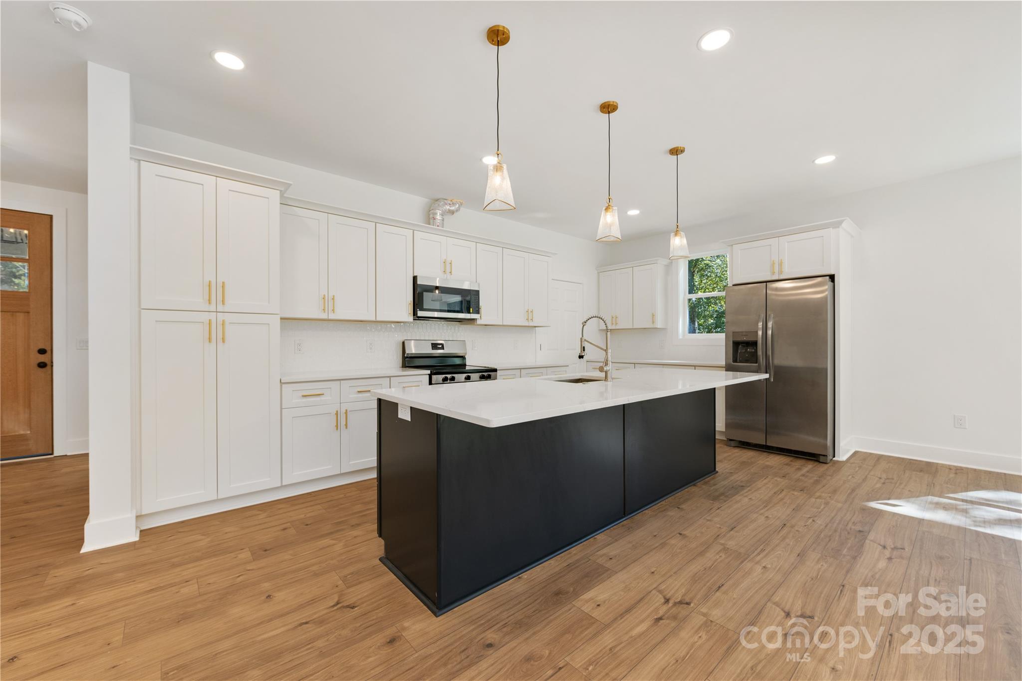 1871 Lynmore Drive Property Photo 4