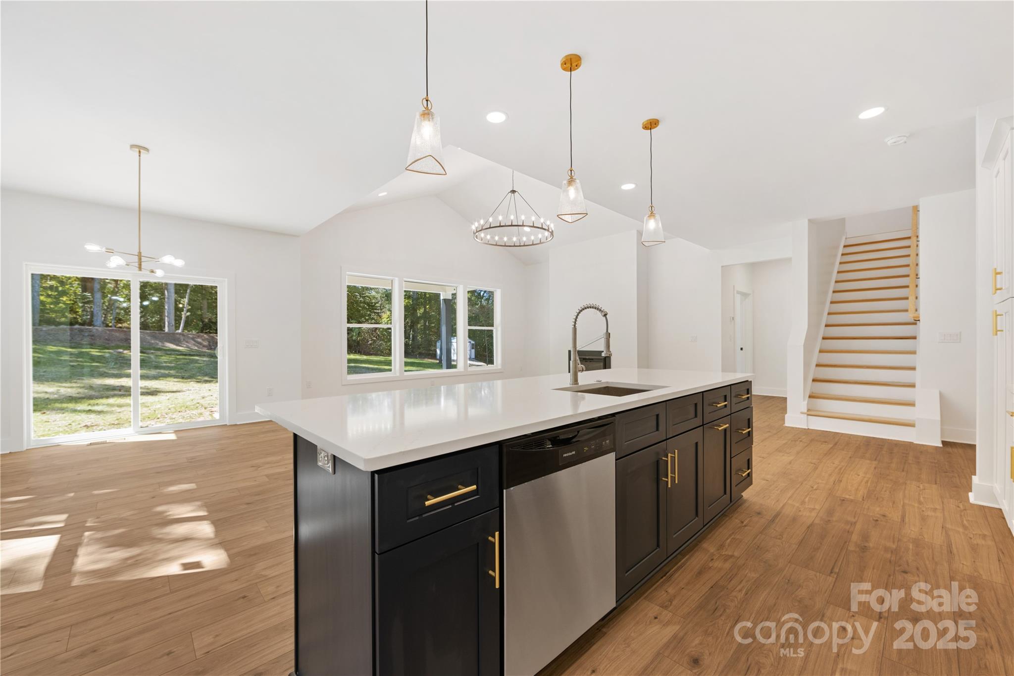 1871 Lynmore Drive Property Photo 6