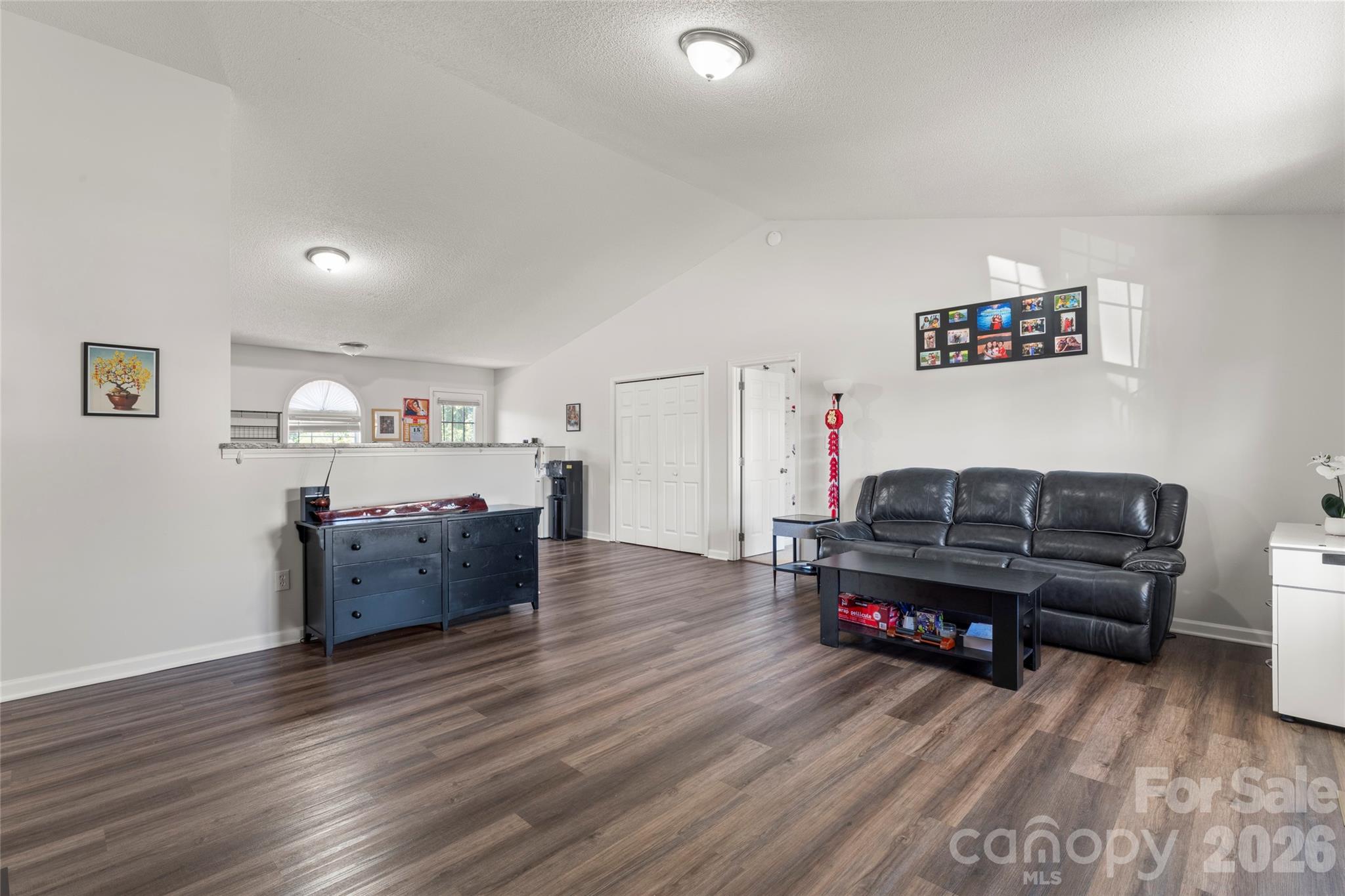 1009 Braxton Drive Property Photo 1