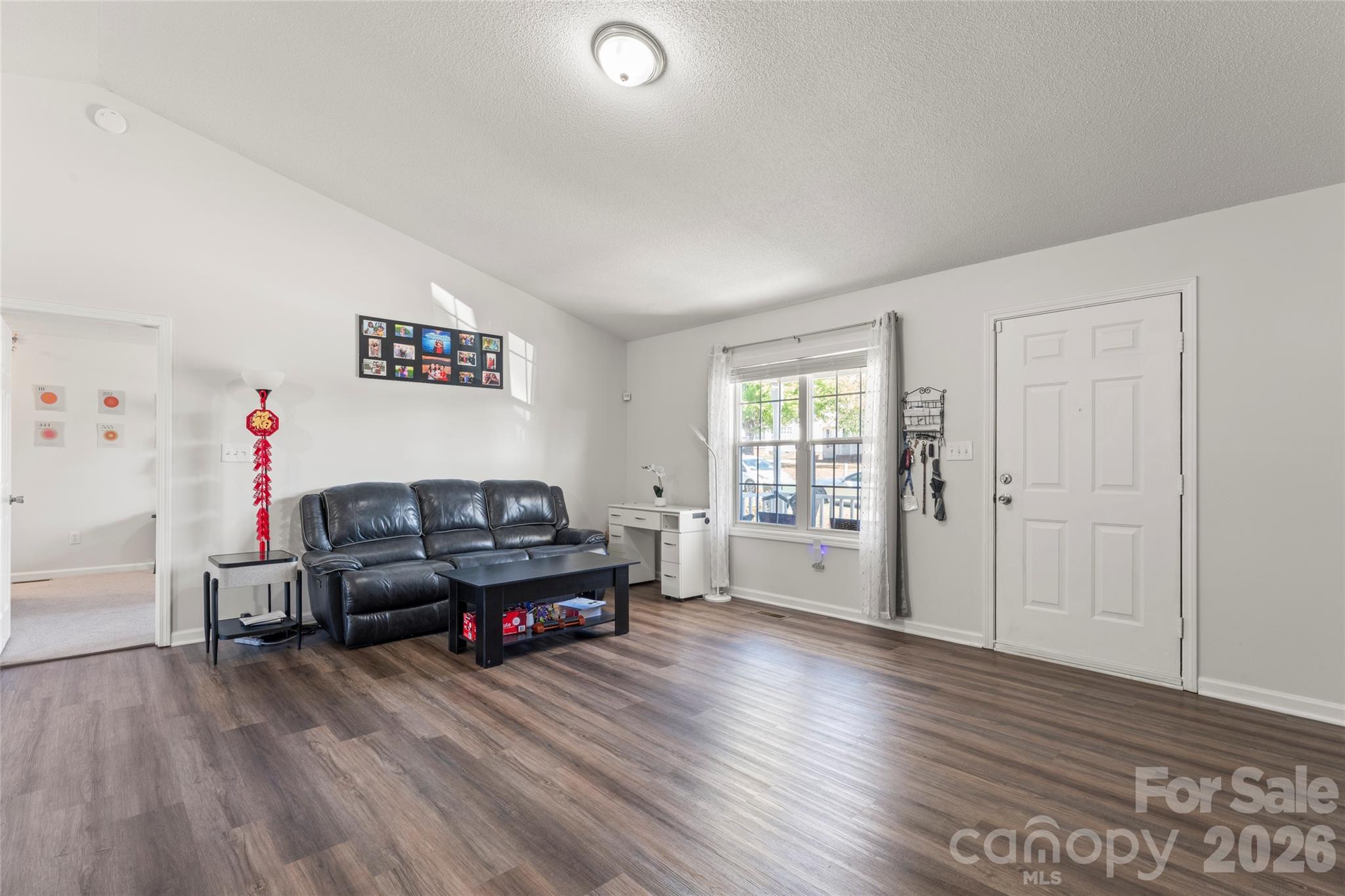 1009 Braxton Drive Property Photo 2