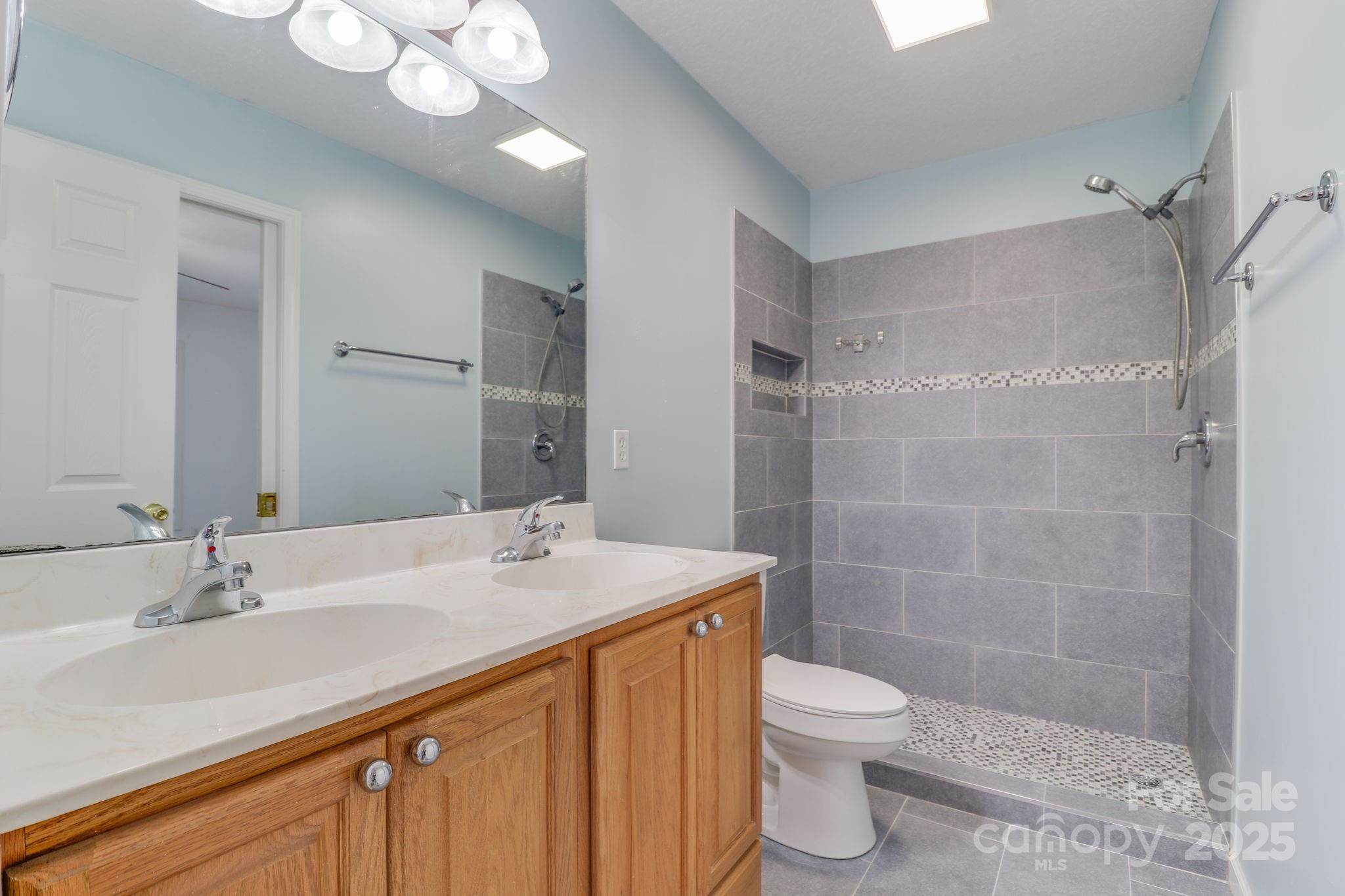 16 Aberdeen Drive Property Photo 4