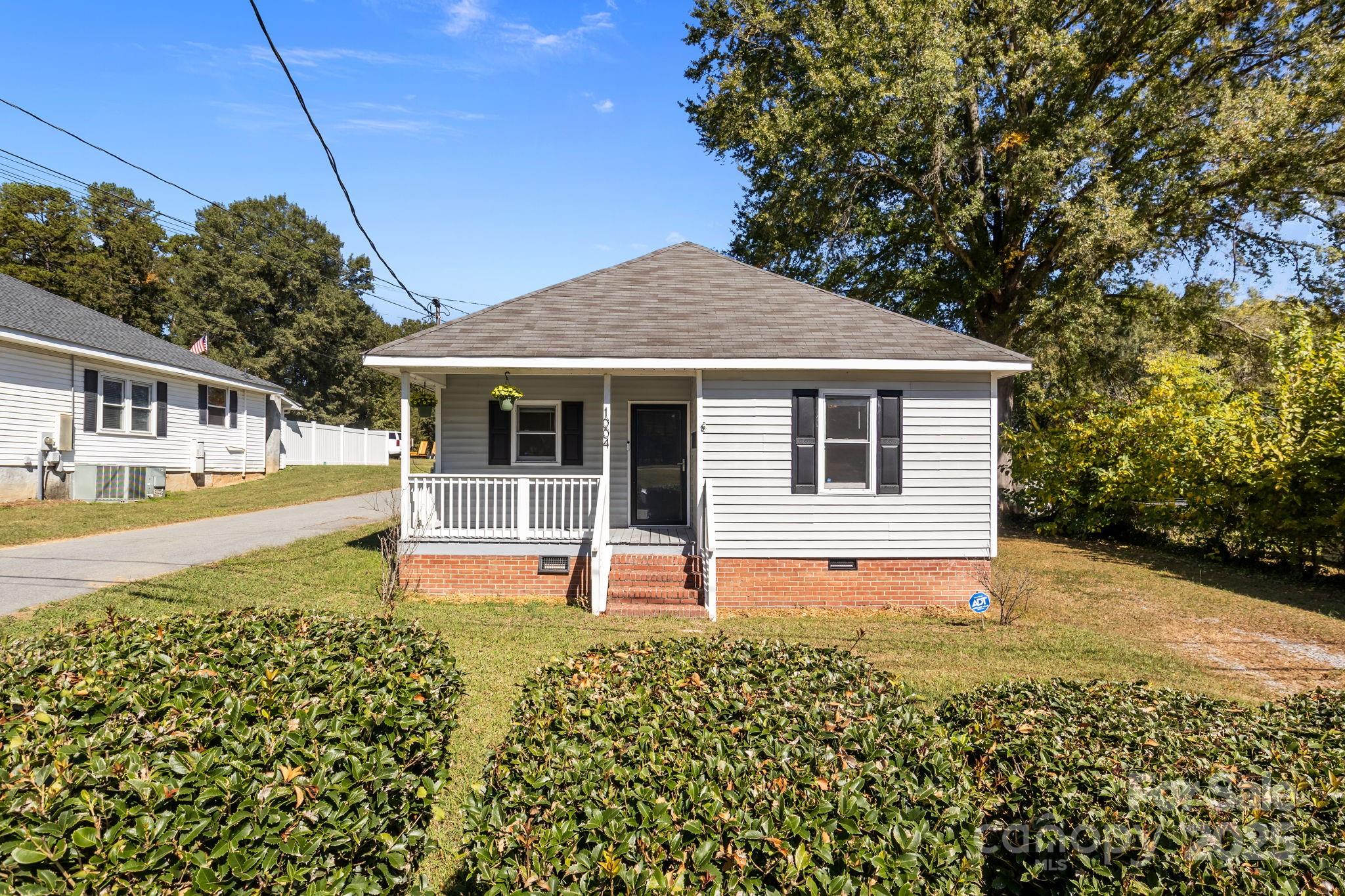 1004 Plymouth Street Property Photo 2