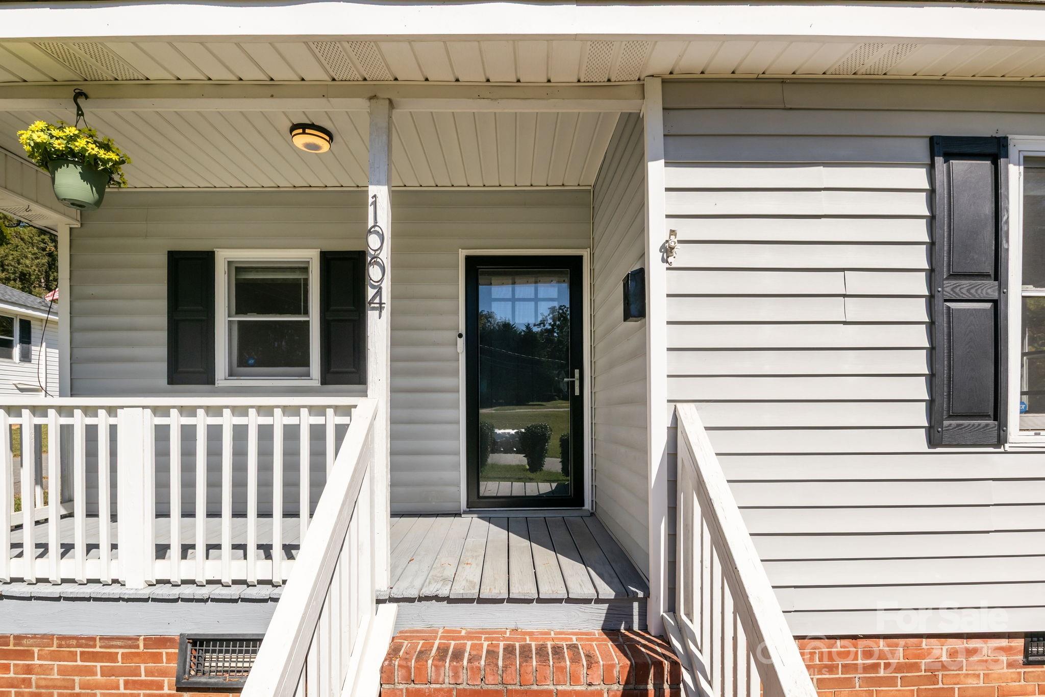 1004 Plymouth Street Property Photo 3