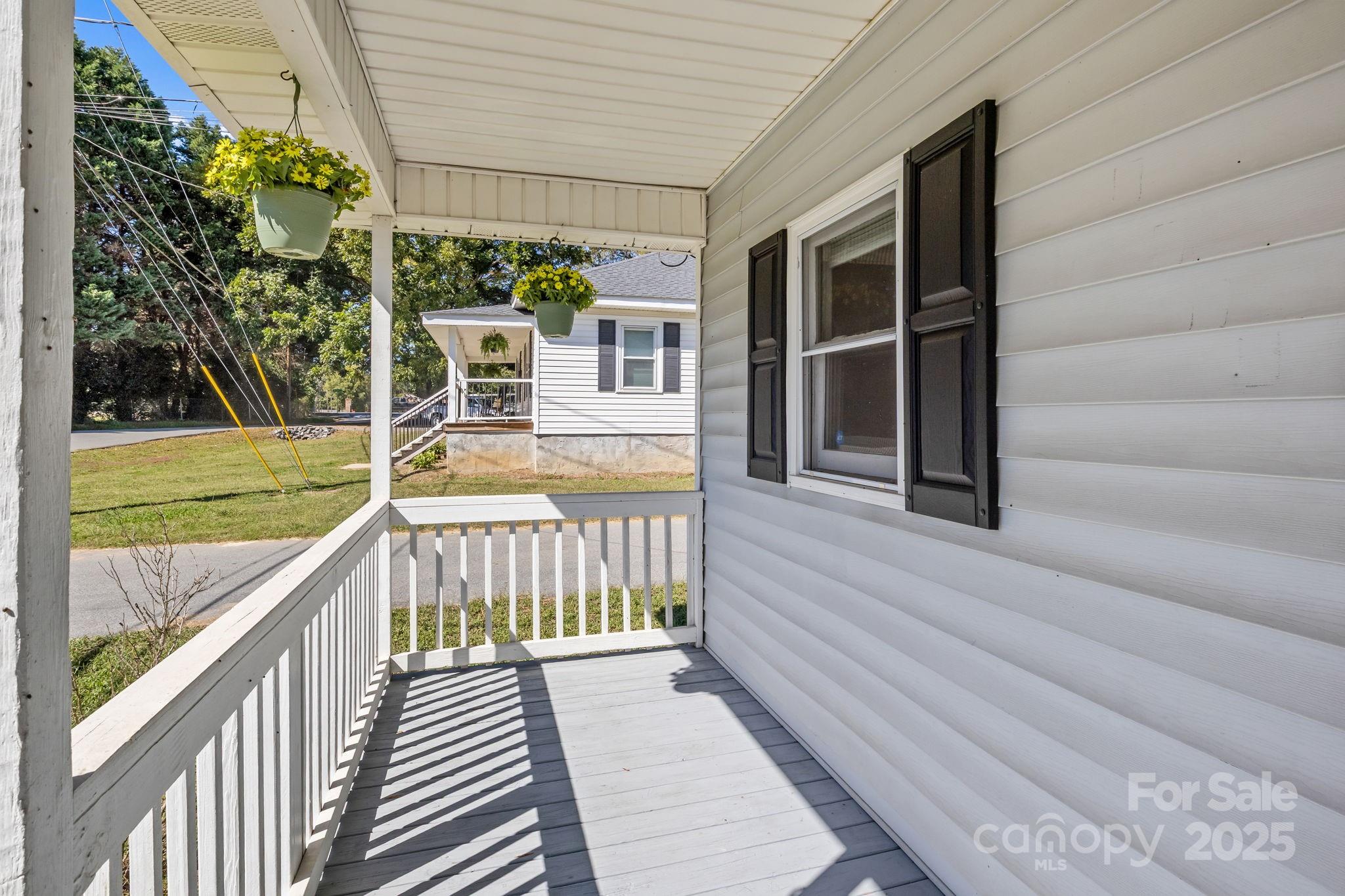 1004 Plymouth Street Property Photo 5