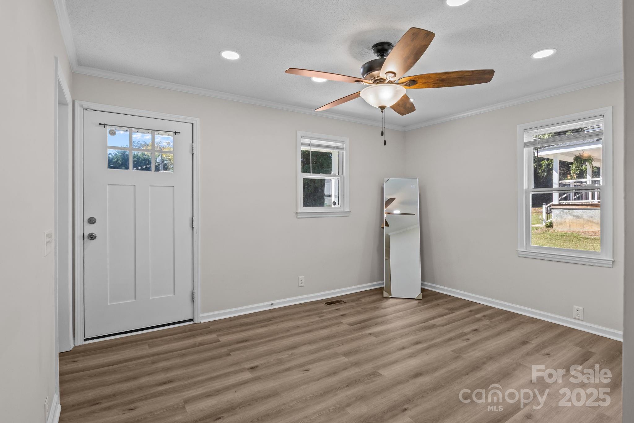 1004 Plymouth Street Property Photo 9