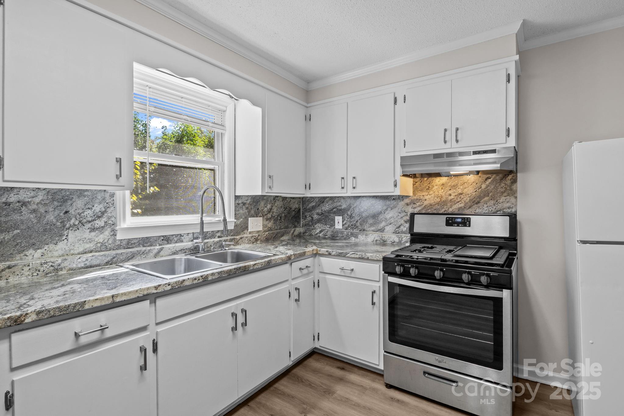 1004 Plymouth Street Property Photo 16