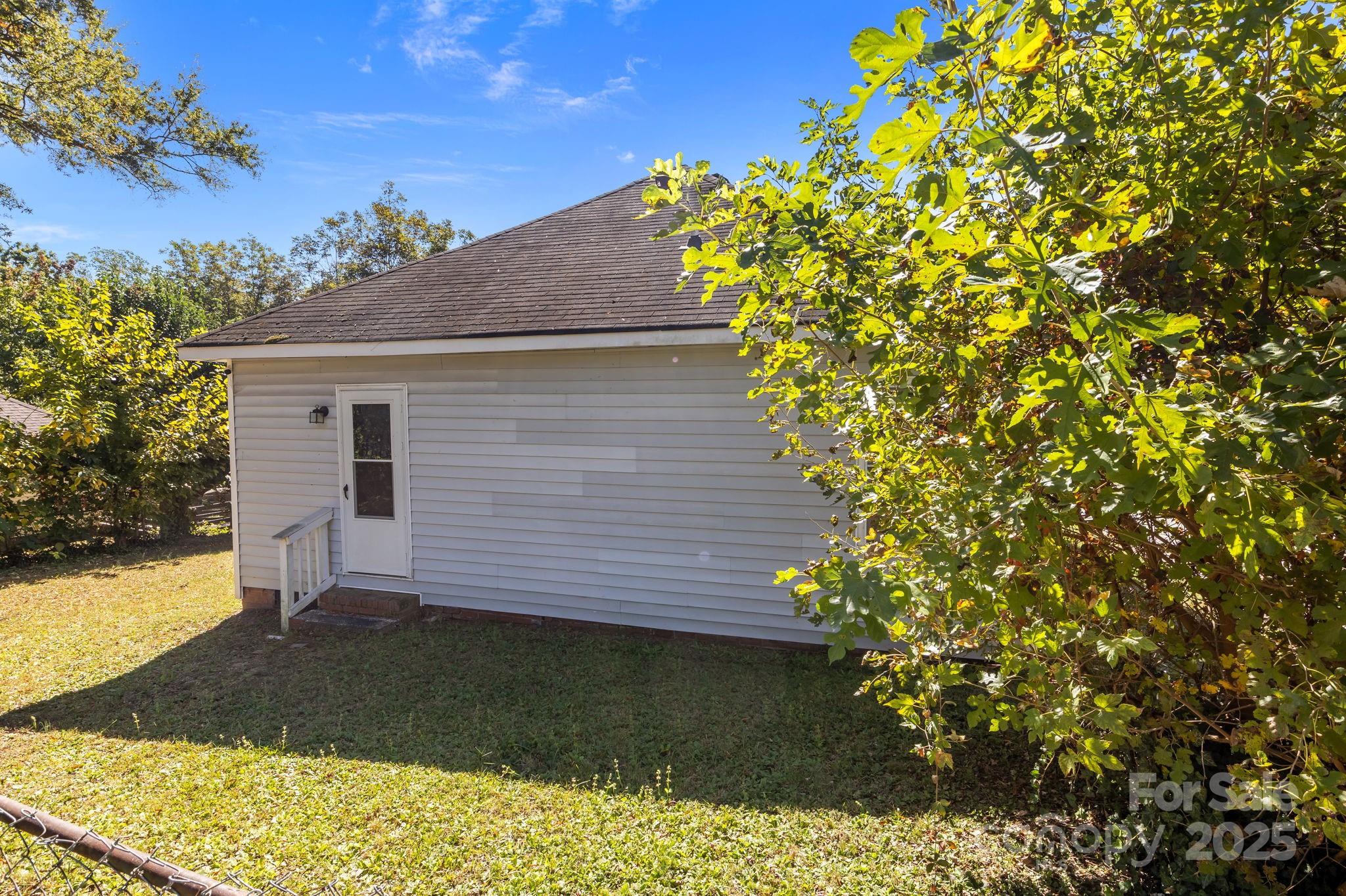 1004 Plymouth Street Property Photo 24