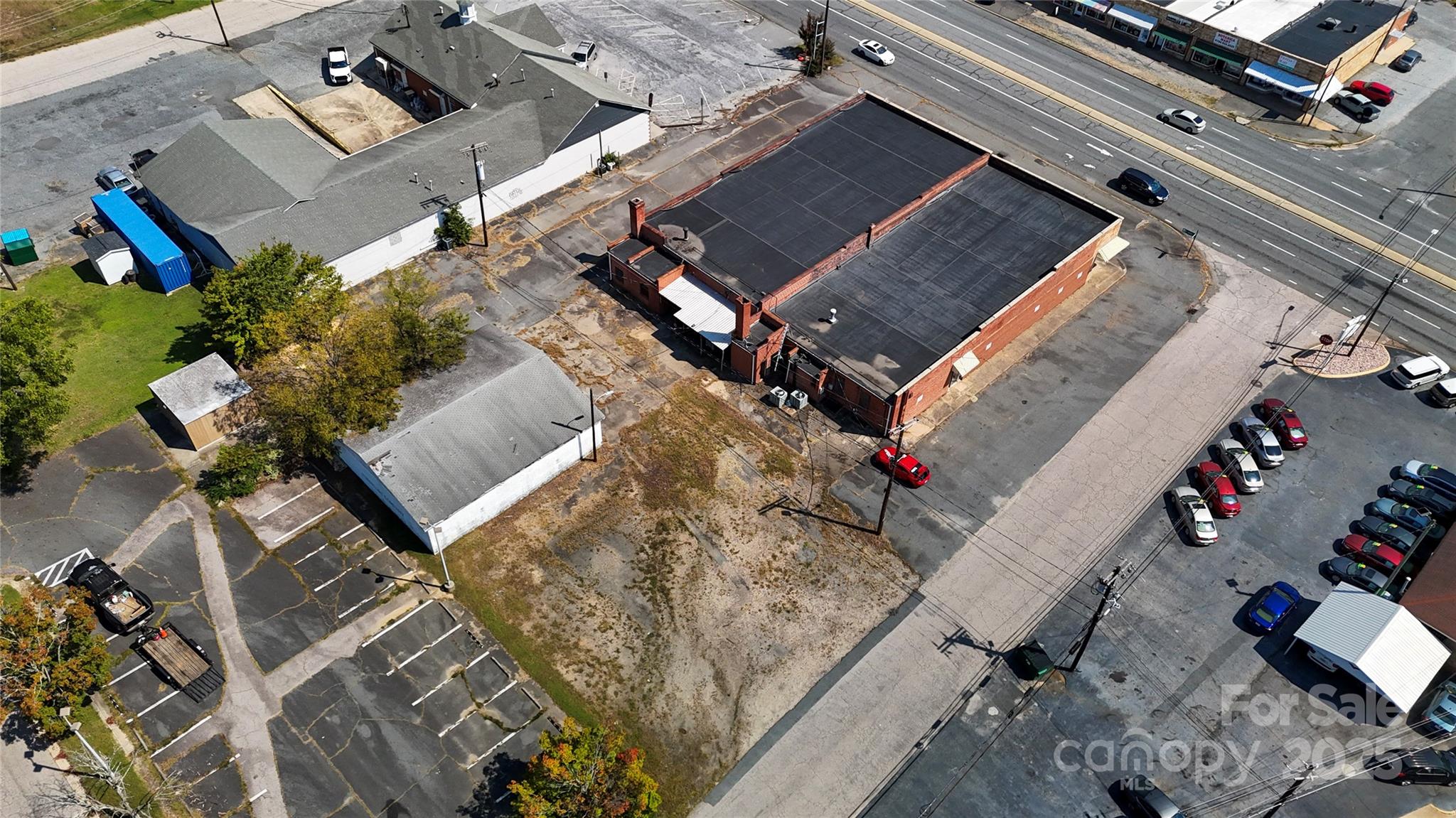 655, 651 N Cannon Boulevard Property Photo 3