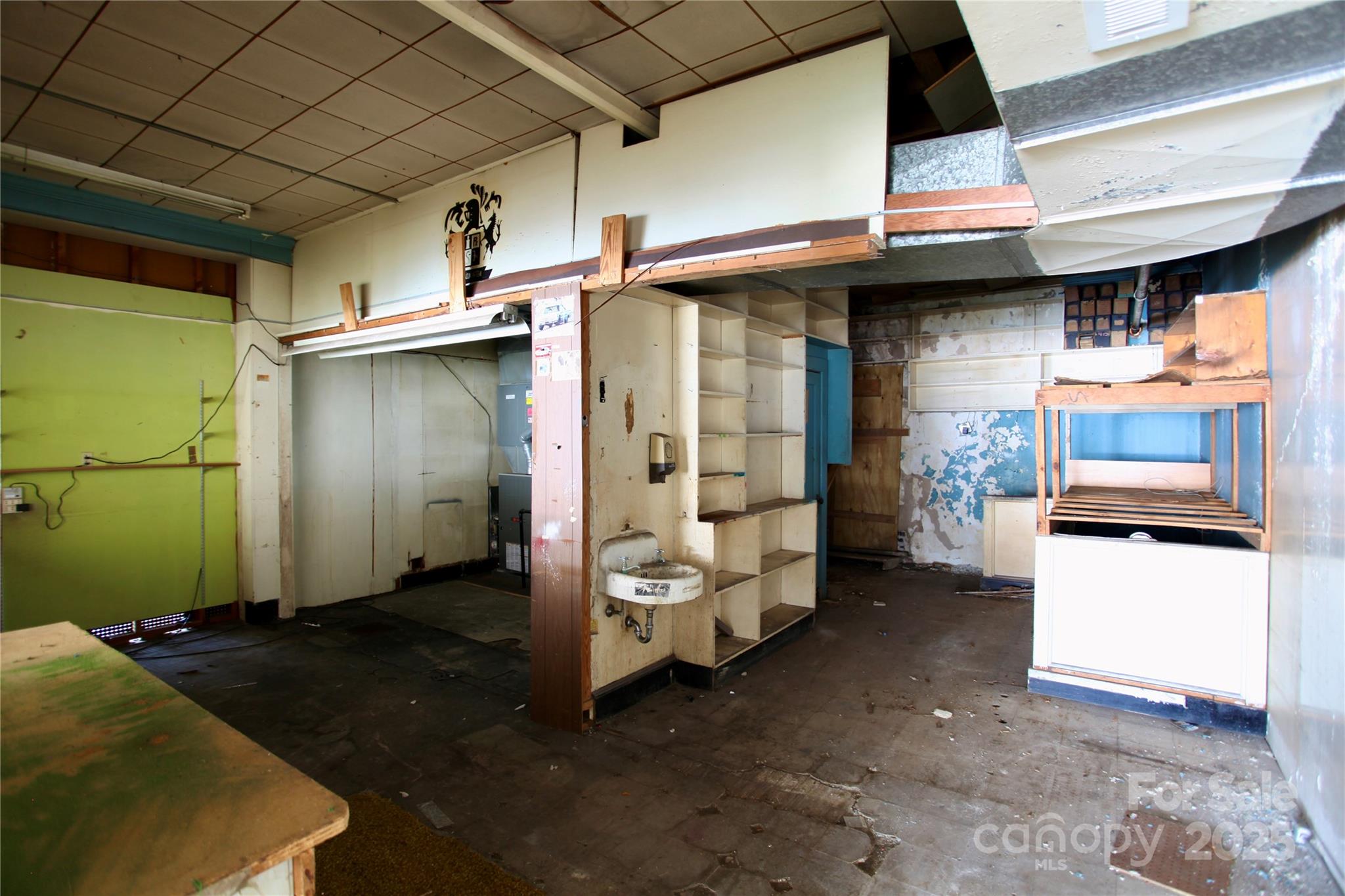 655, 651 N Cannon Boulevard Property Photo 8