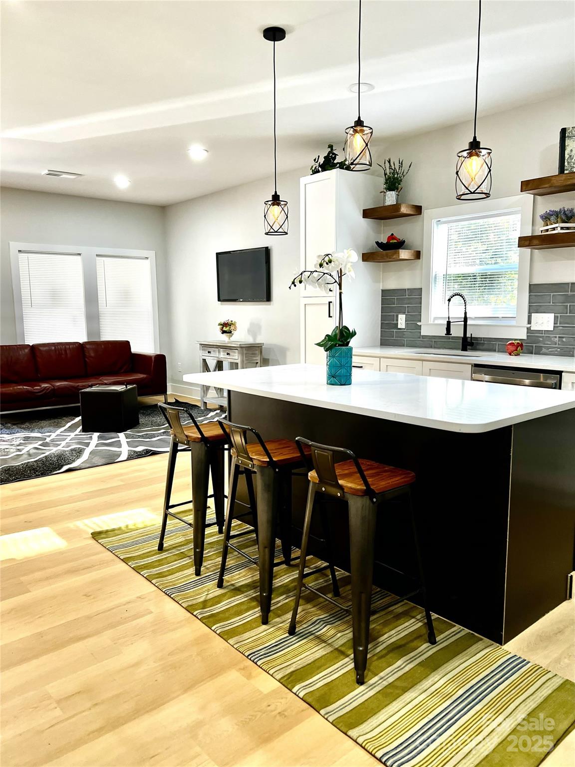 502 S Skyland Drive Property Photo 8