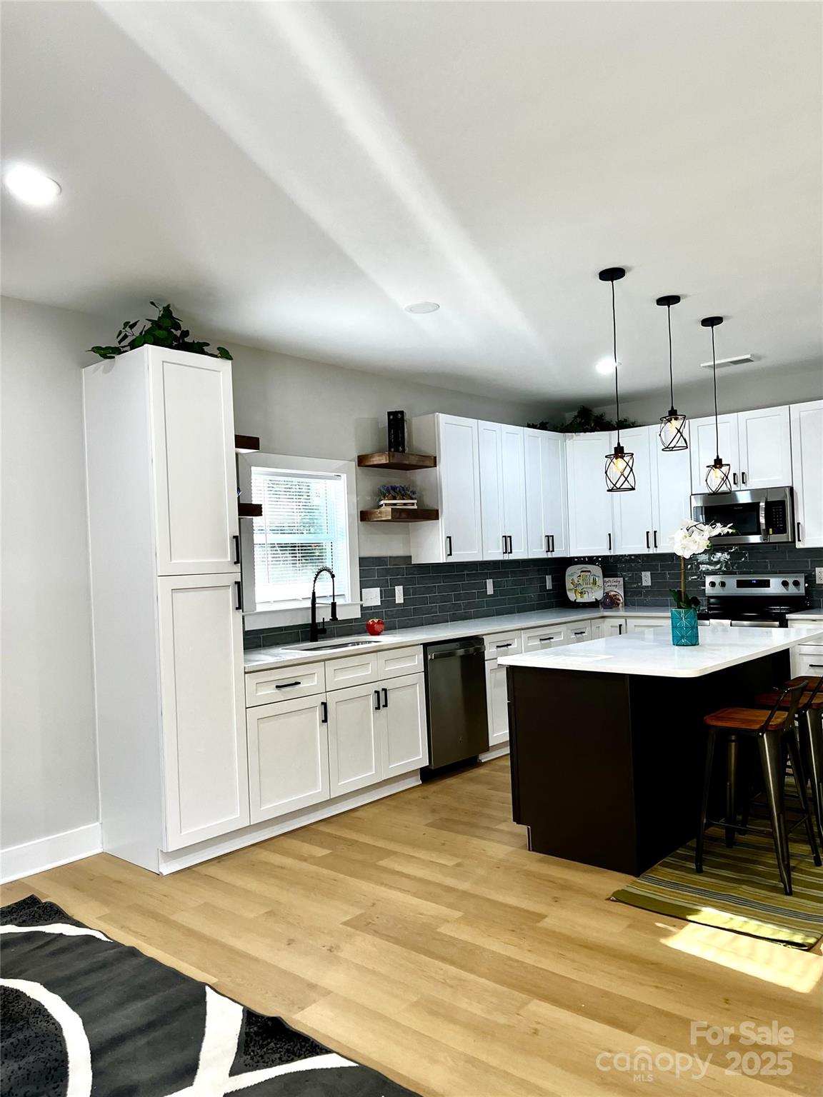 502 S Skyland Drive Property Photo 9