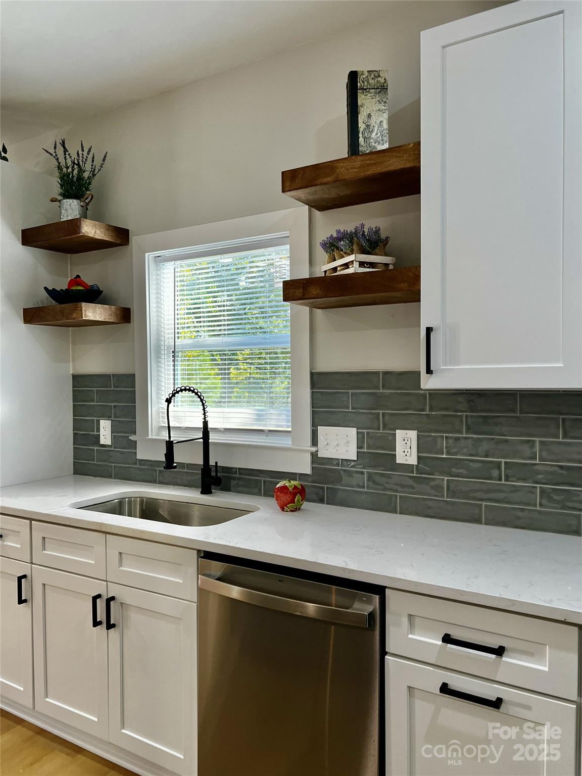 502 S Skyland Drive Property Photo 11