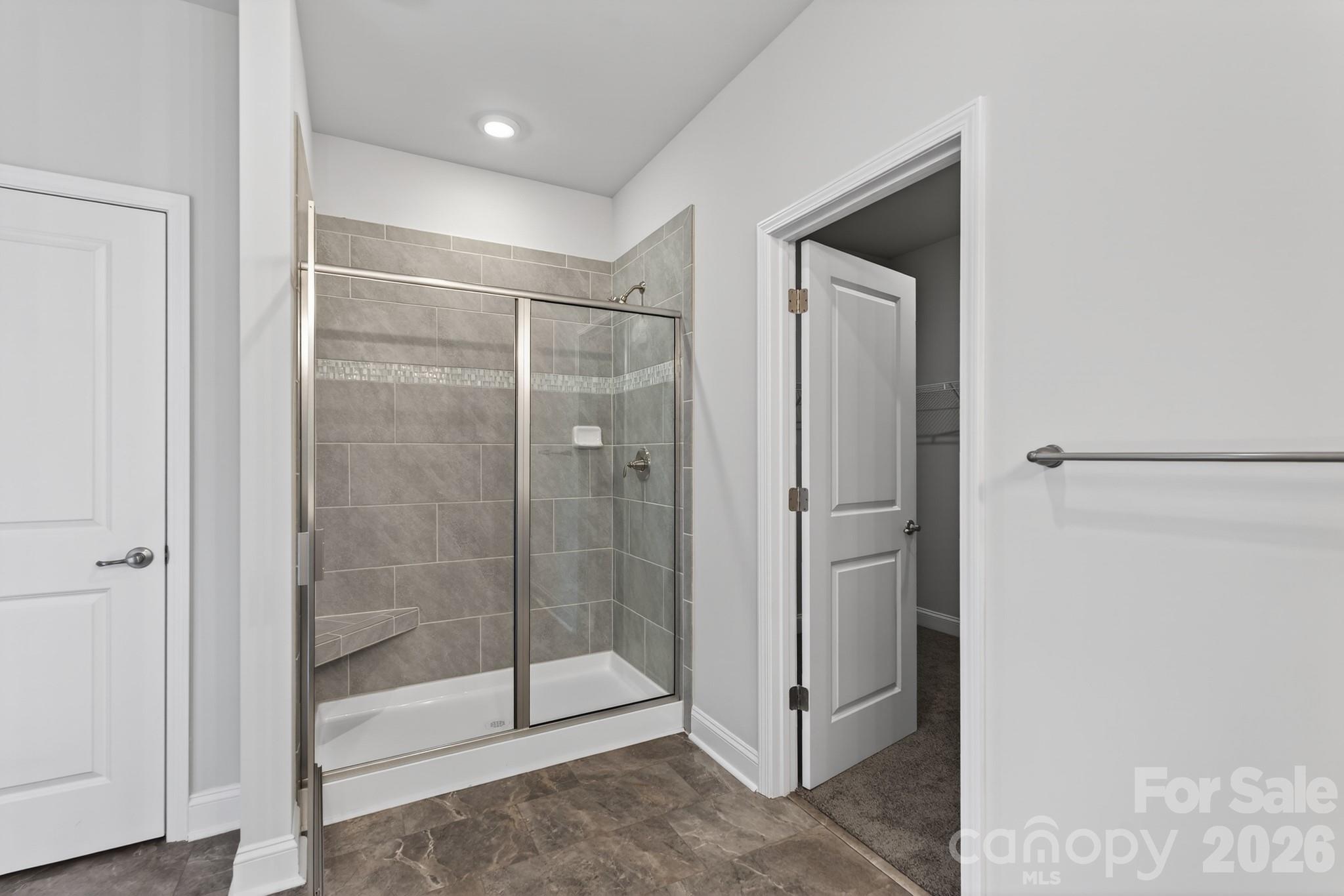 2911 Waterford Lane 35 B Property Photo 13