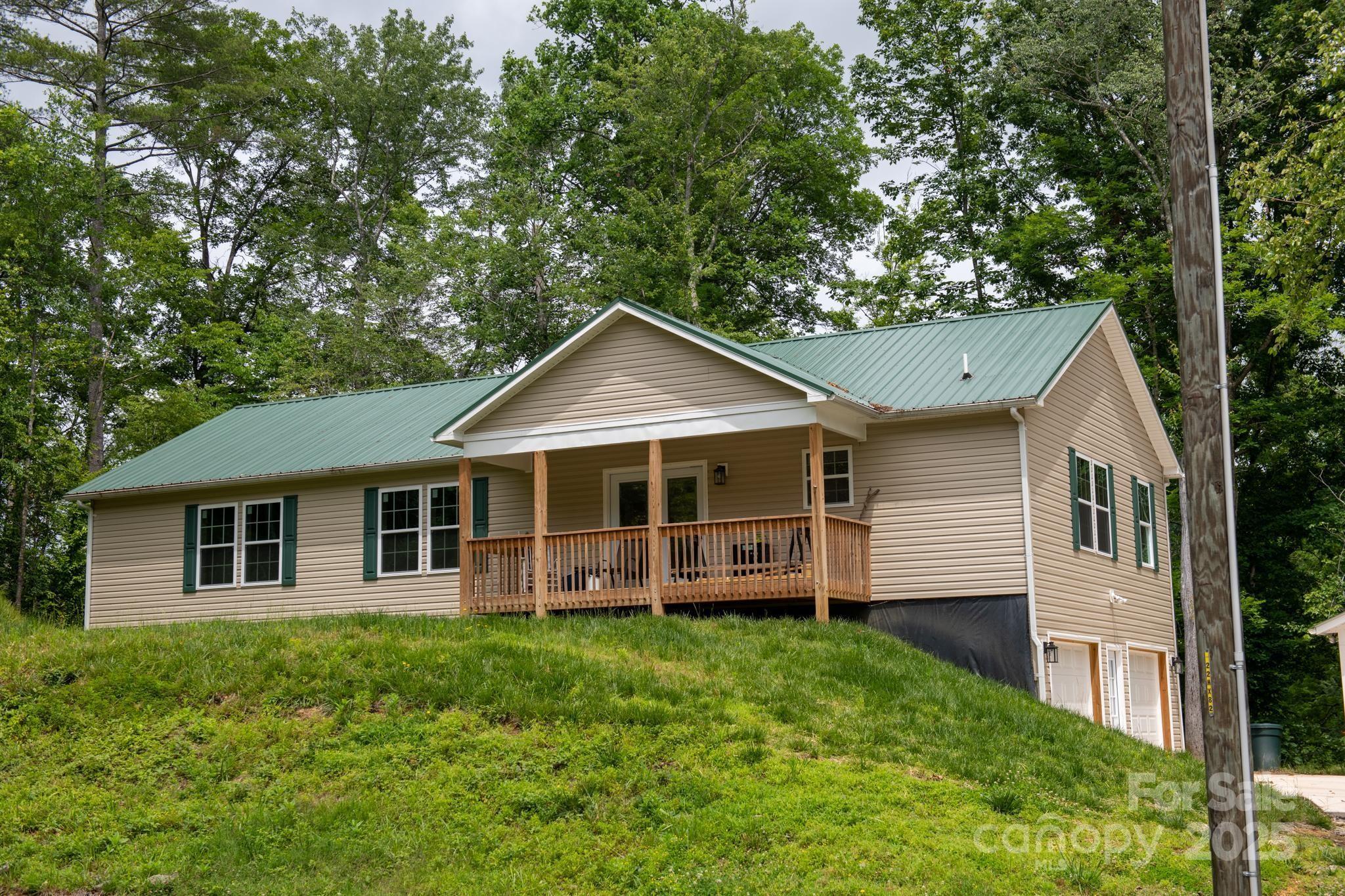 1036 Williamsburg Drive Property Photo 1