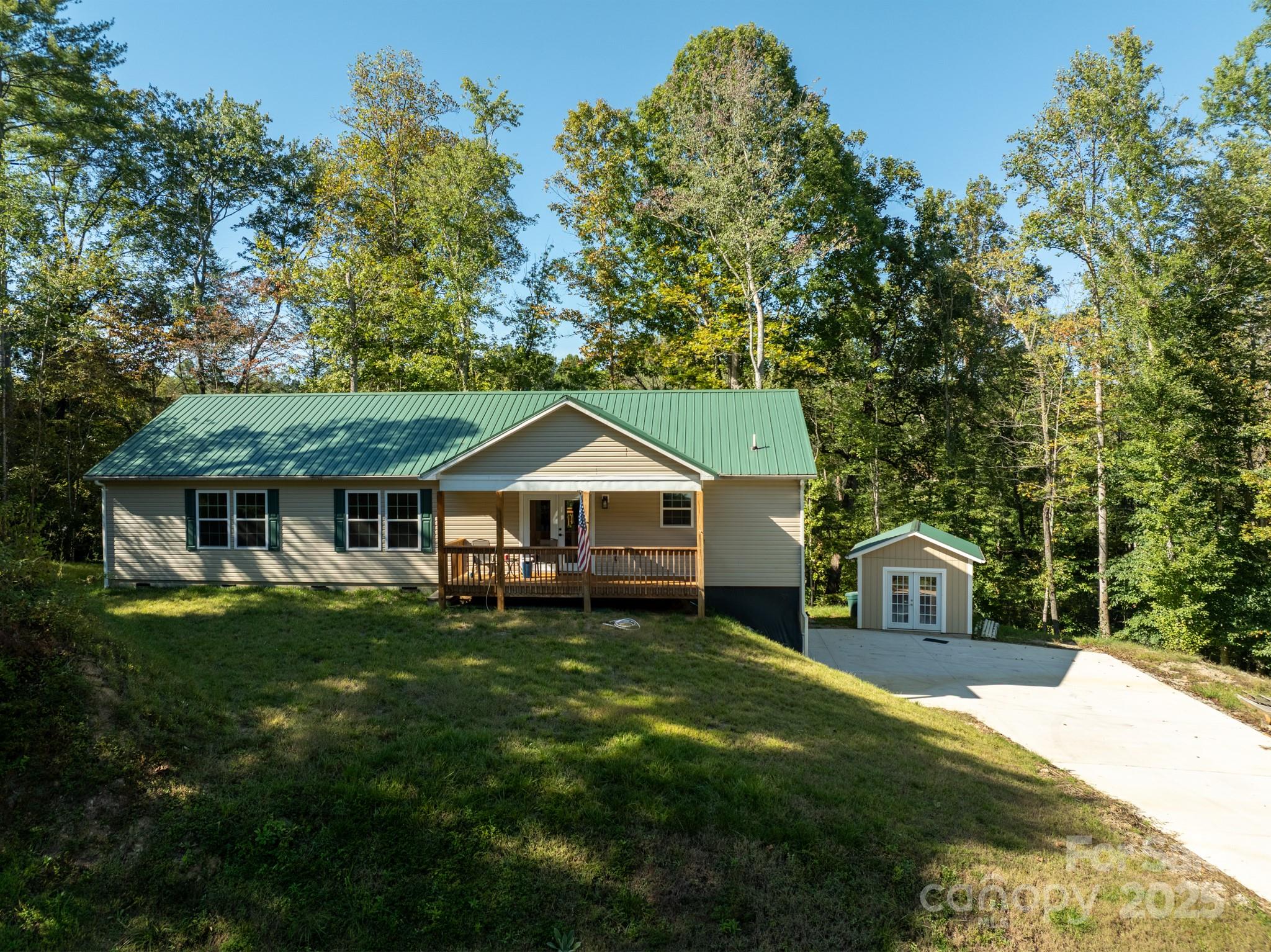 1036 Williamsburg Drive Property Photo 3