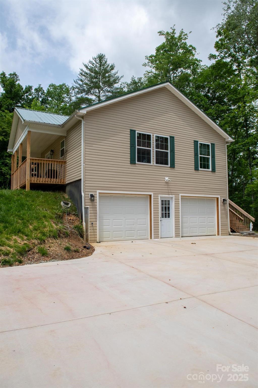 1036 Williamsburg Drive Property Photo 5