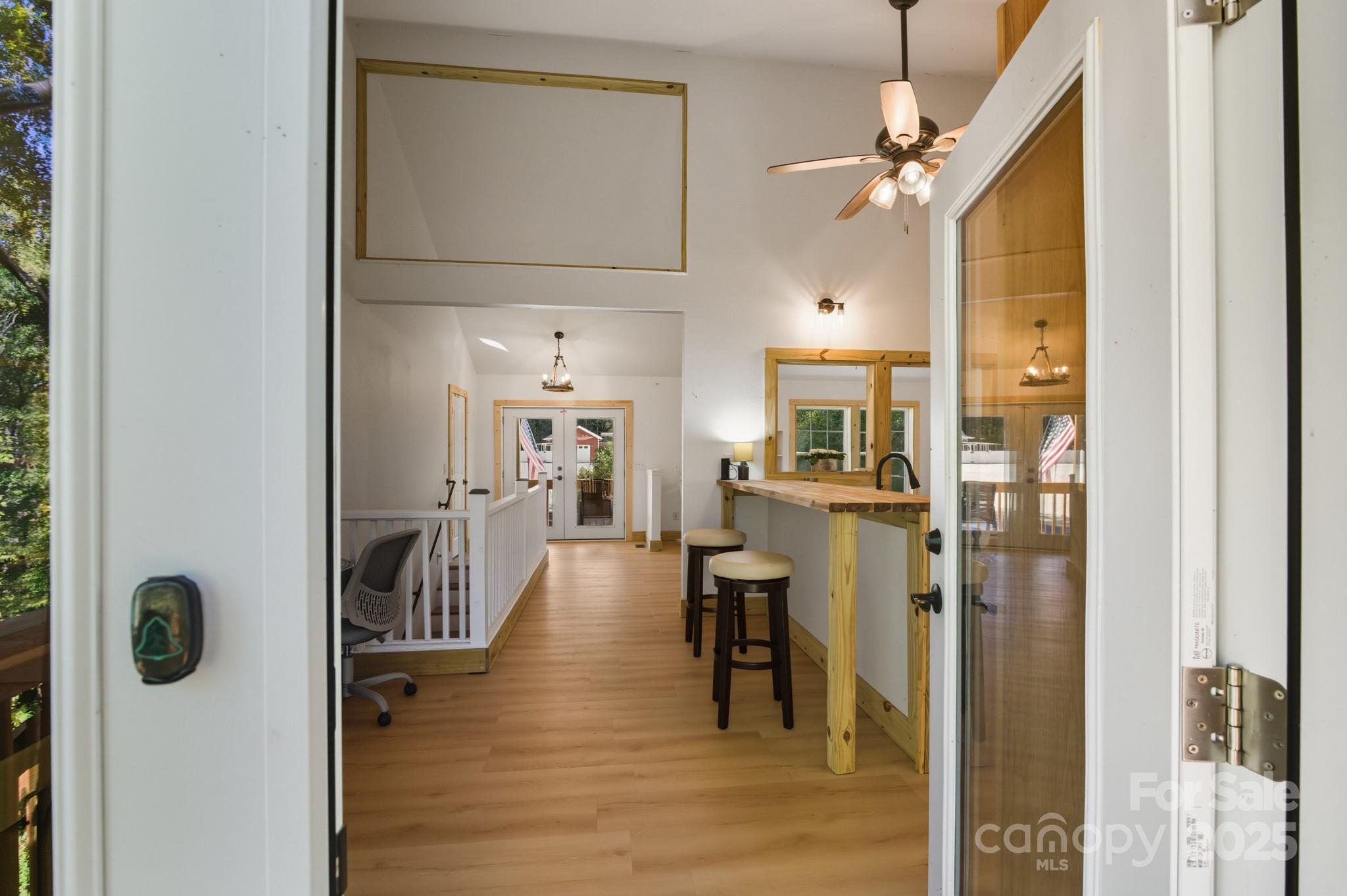 1036 Williamsburg Drive Property Photo 8