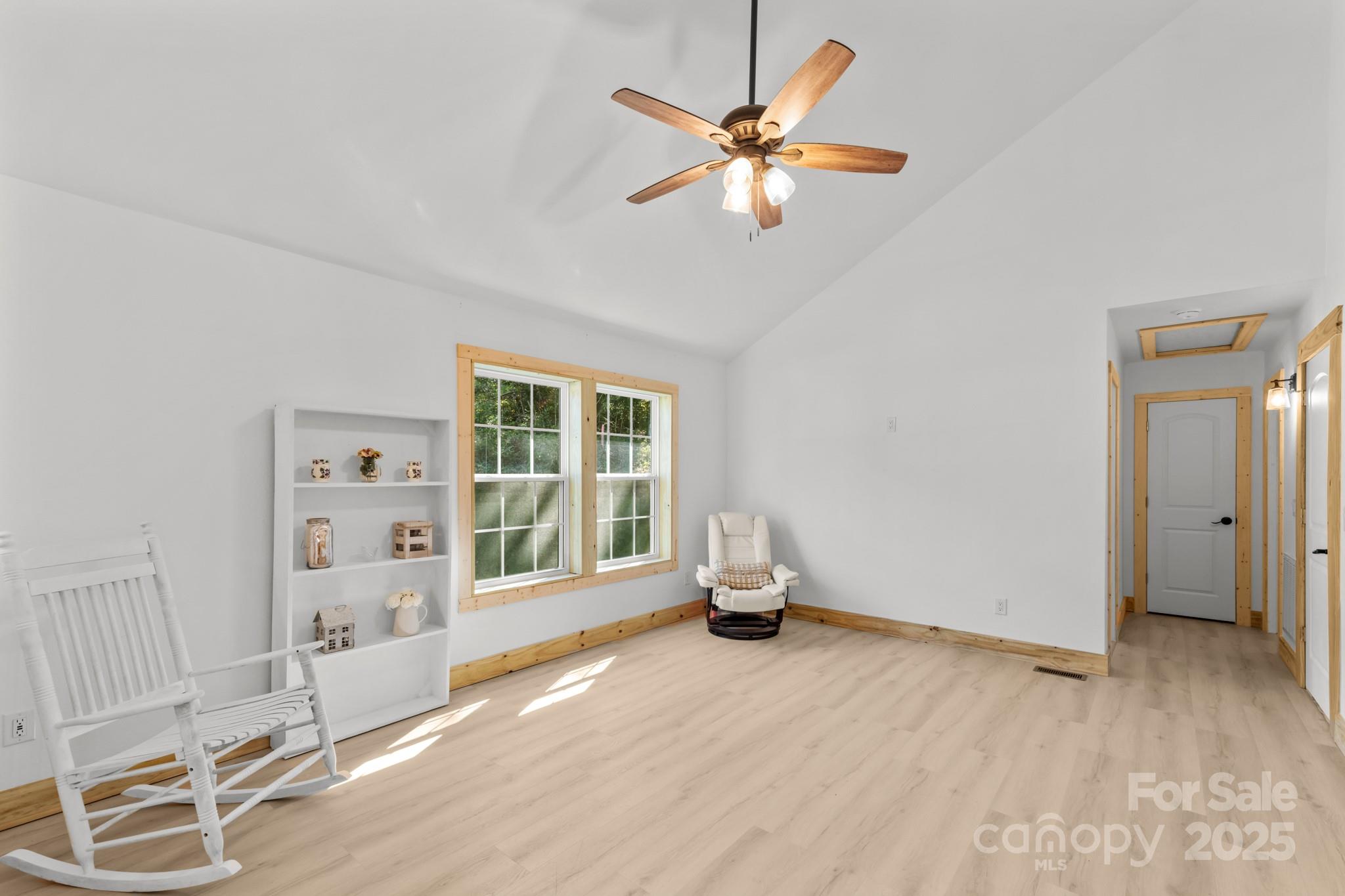 1036 Williamsburg Drive Property Photo 9