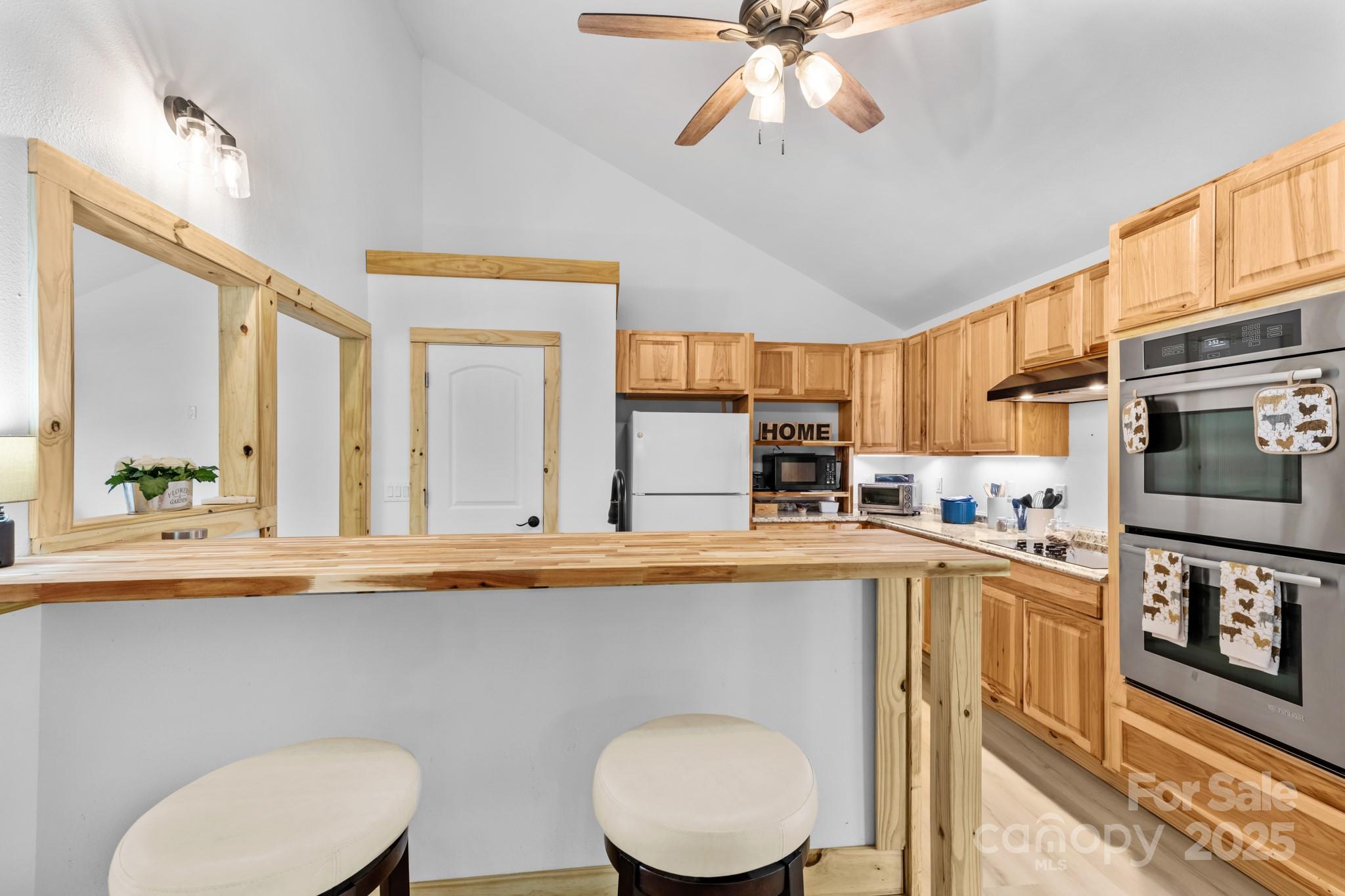 1036 Williamsburg Drive Property Photo 11
