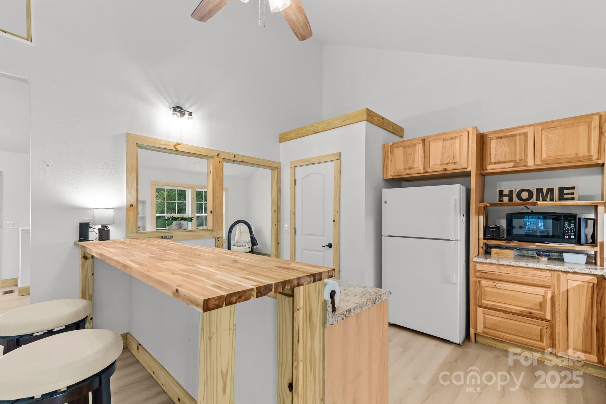 1036 Williamsburg Drive Property Photo 12