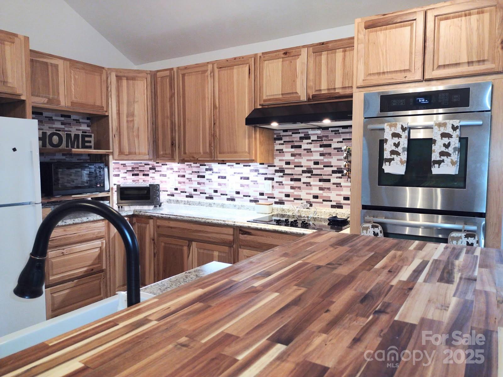 1036 Williamsburg Drive Property Photo 13
