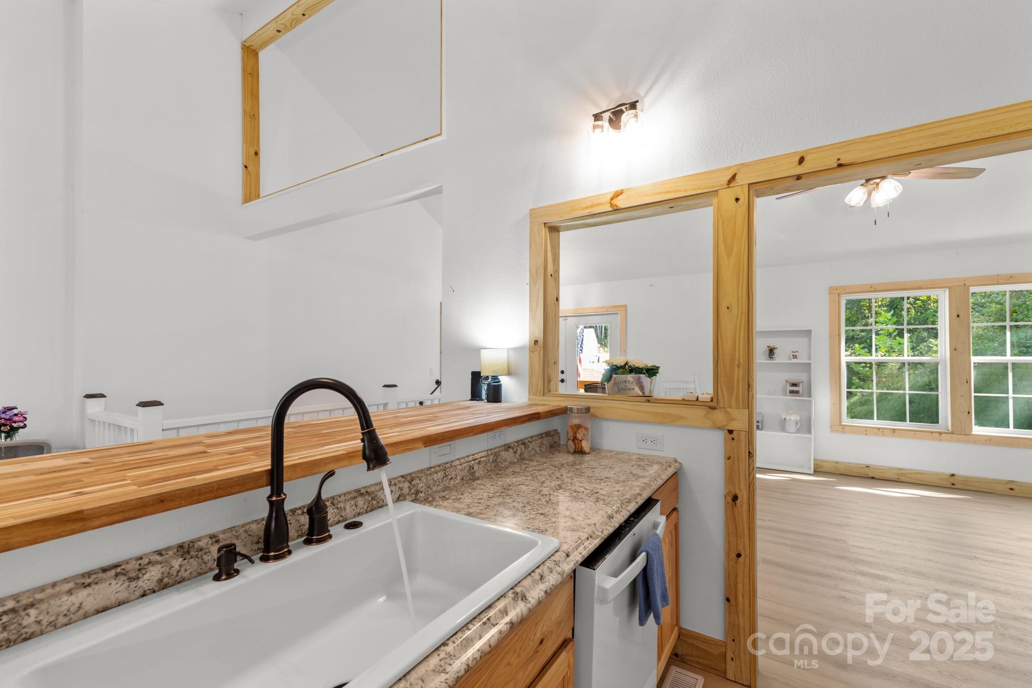 1036 Williamsburg Drive Property Photo 14
