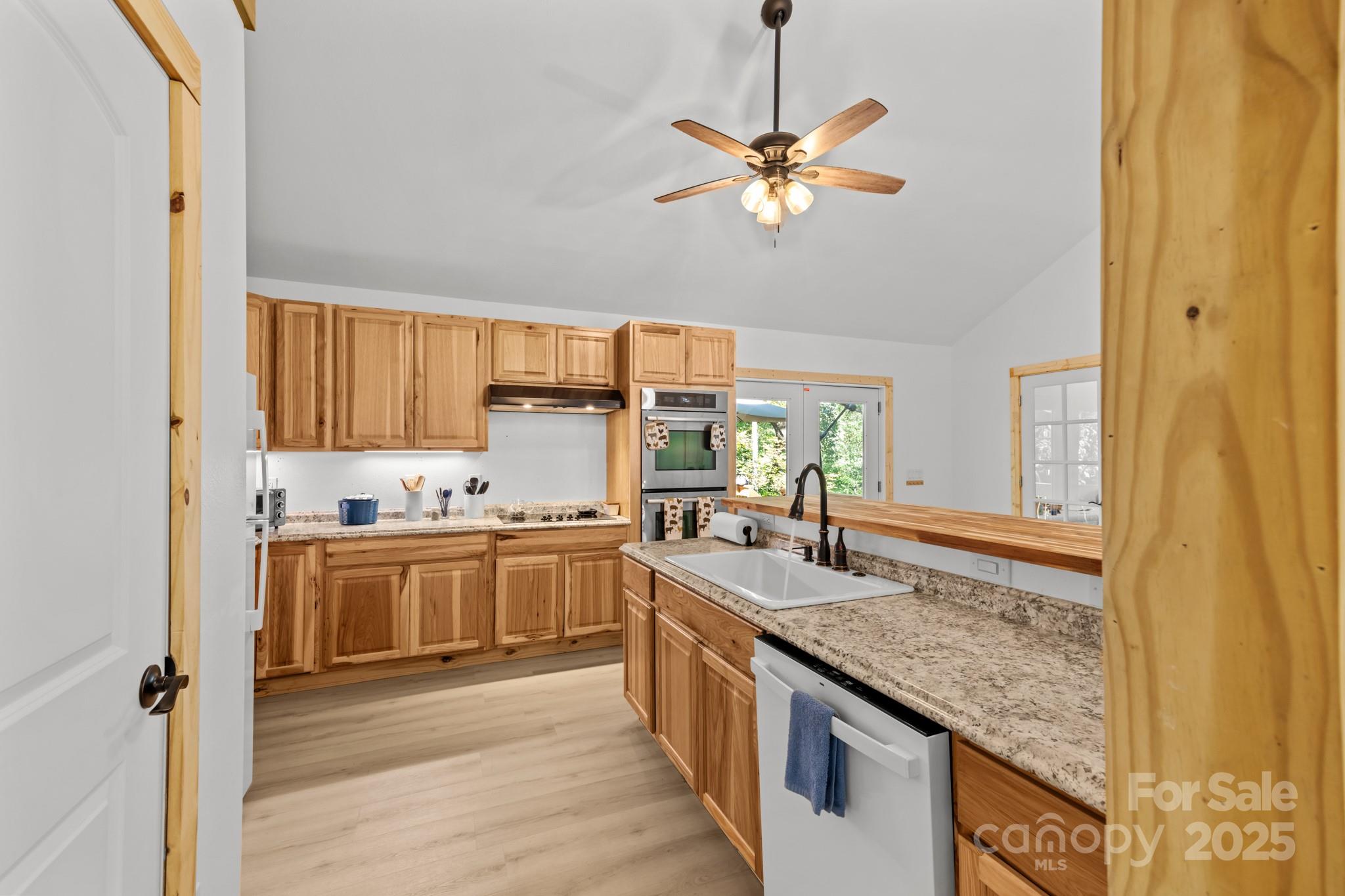 1036 Williamsburg Drive Property Photo 15